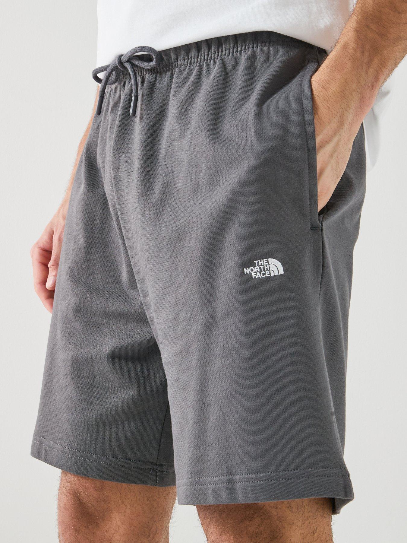 the-north-face-mens-essential-relaxed-shorts-greyoutfit