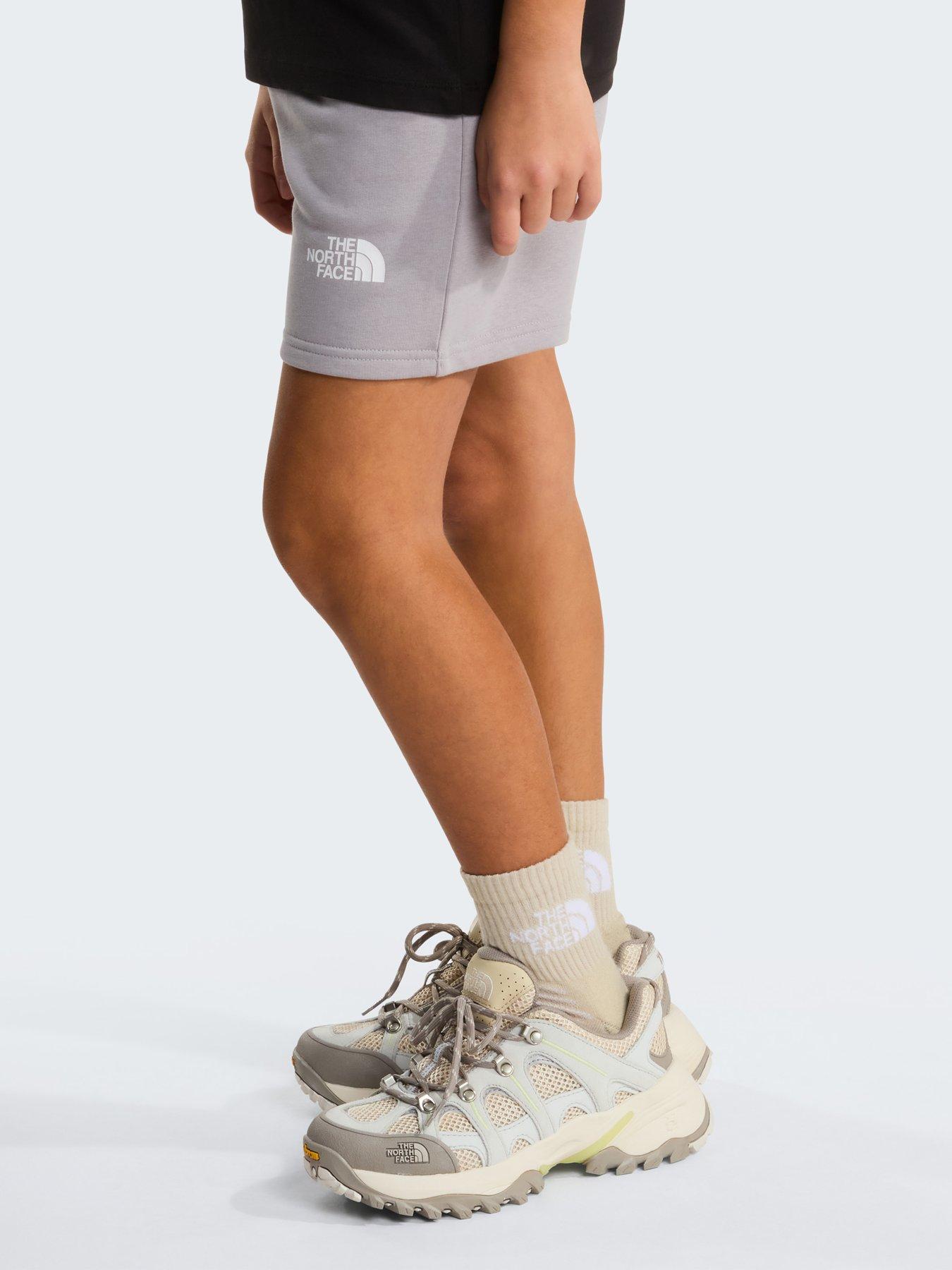 the-north-face-junior-boys-simple-dome-light-shorts-greyoutfit