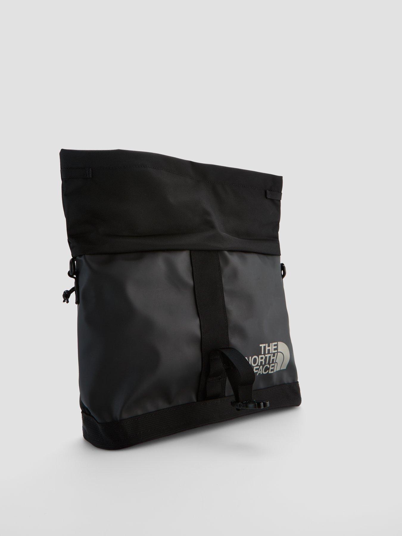 the-north-face-base-camp-shoulder-bag-blackoutfit