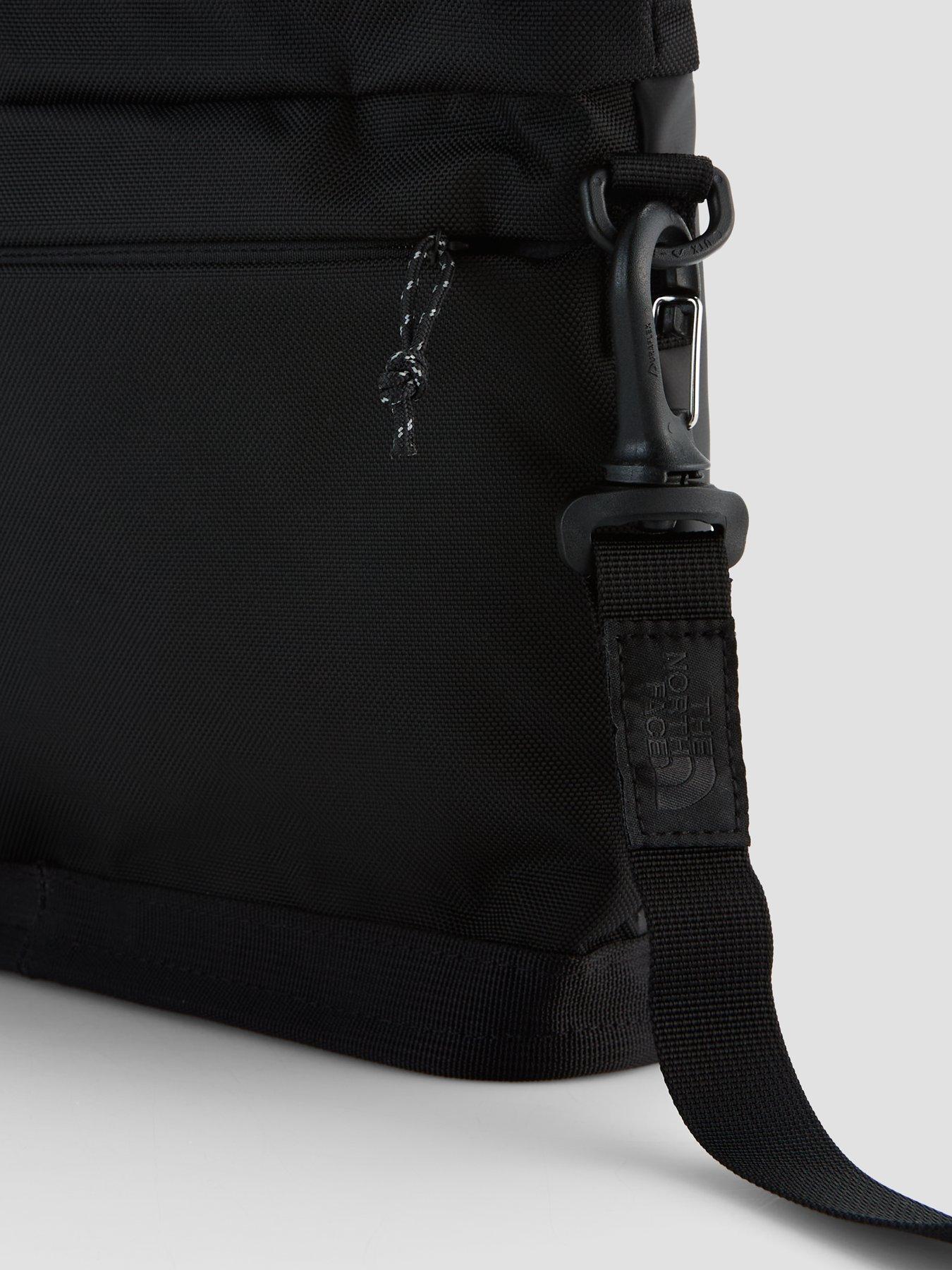 the-north-face-base-camp-shoulder-bag-blackdetail