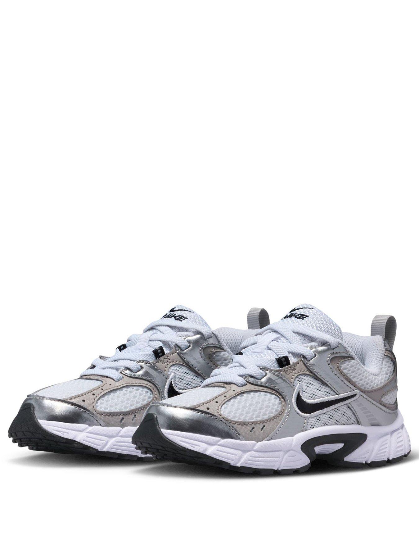 Image 2 of 7 of Nike Little Kids' V5 RNR Trainers - White