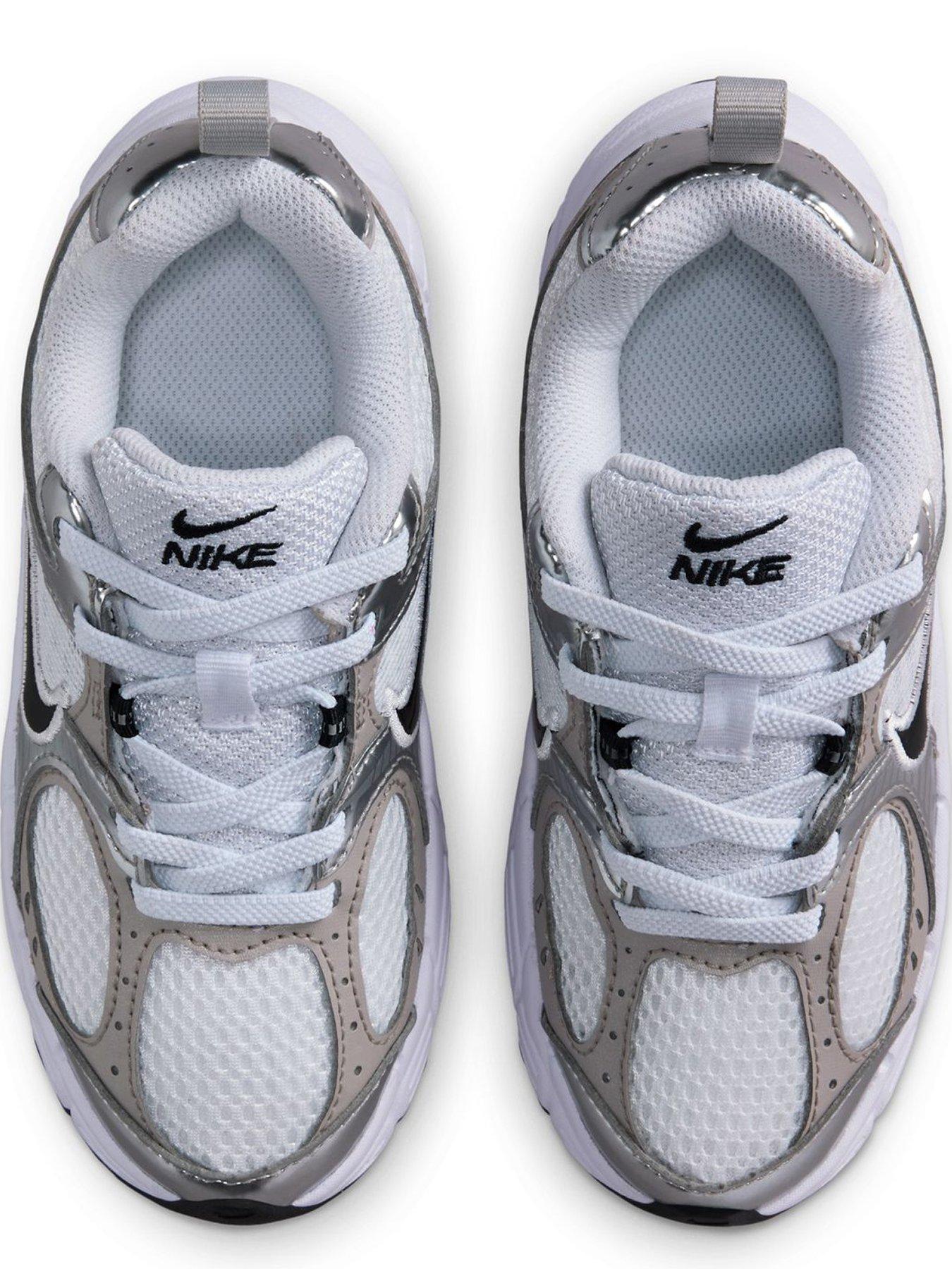 Image 4 of 7 of Nike Little Kids' V5 RNR Trainers - White