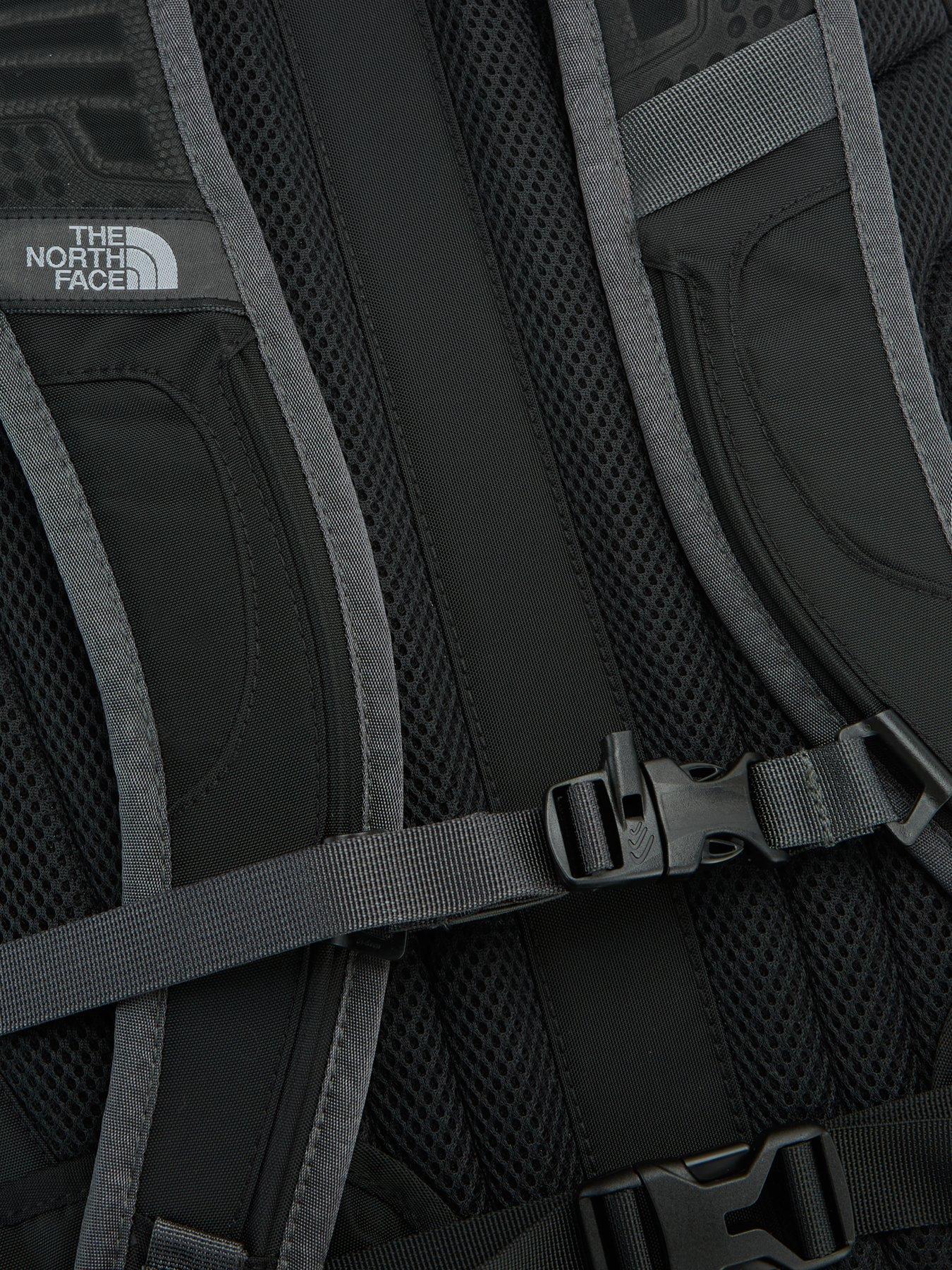 the-north-face-borealis-classic-backpack-blackoutfit