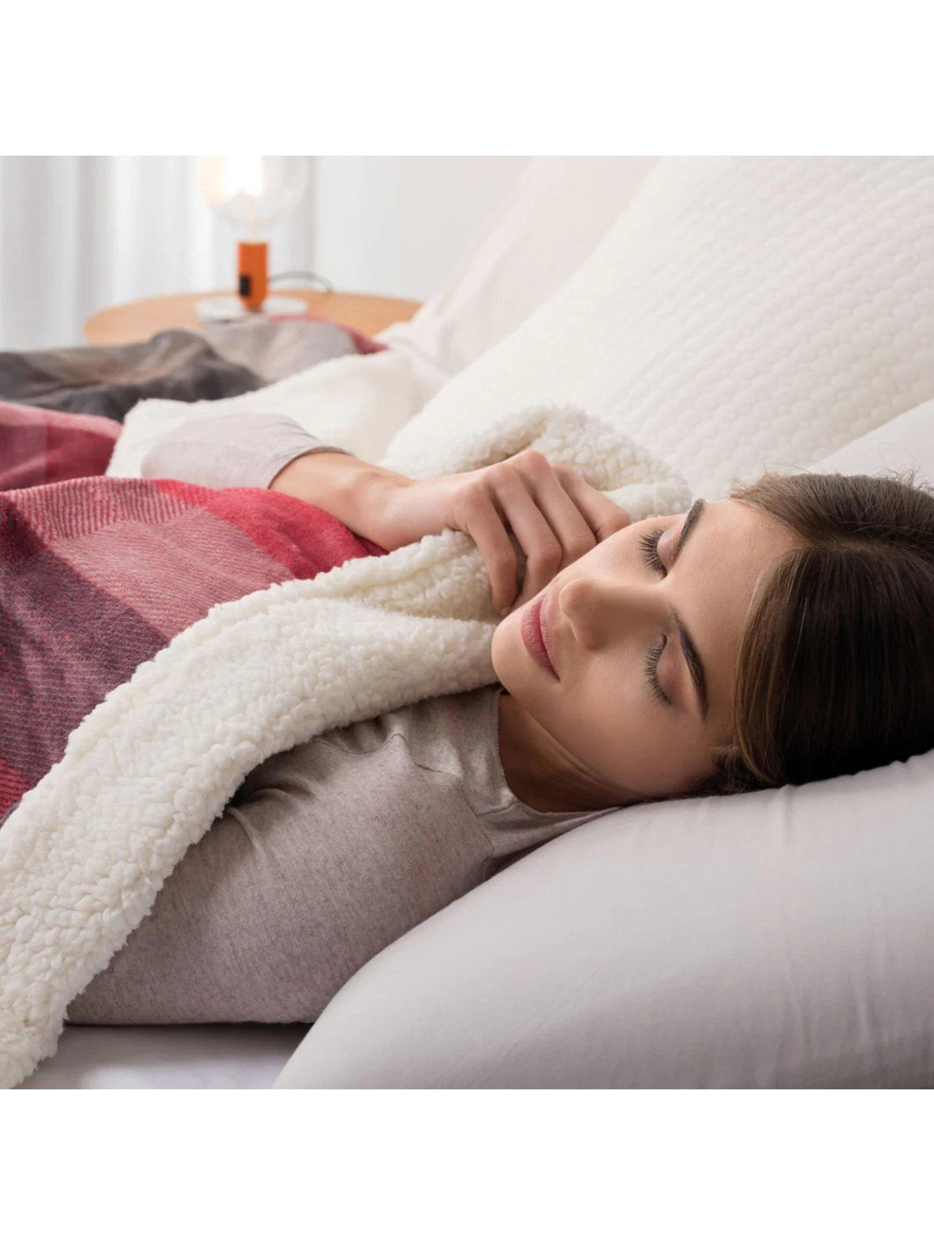 dreamland-naptime-sherpa-tartan-blanketoutfit