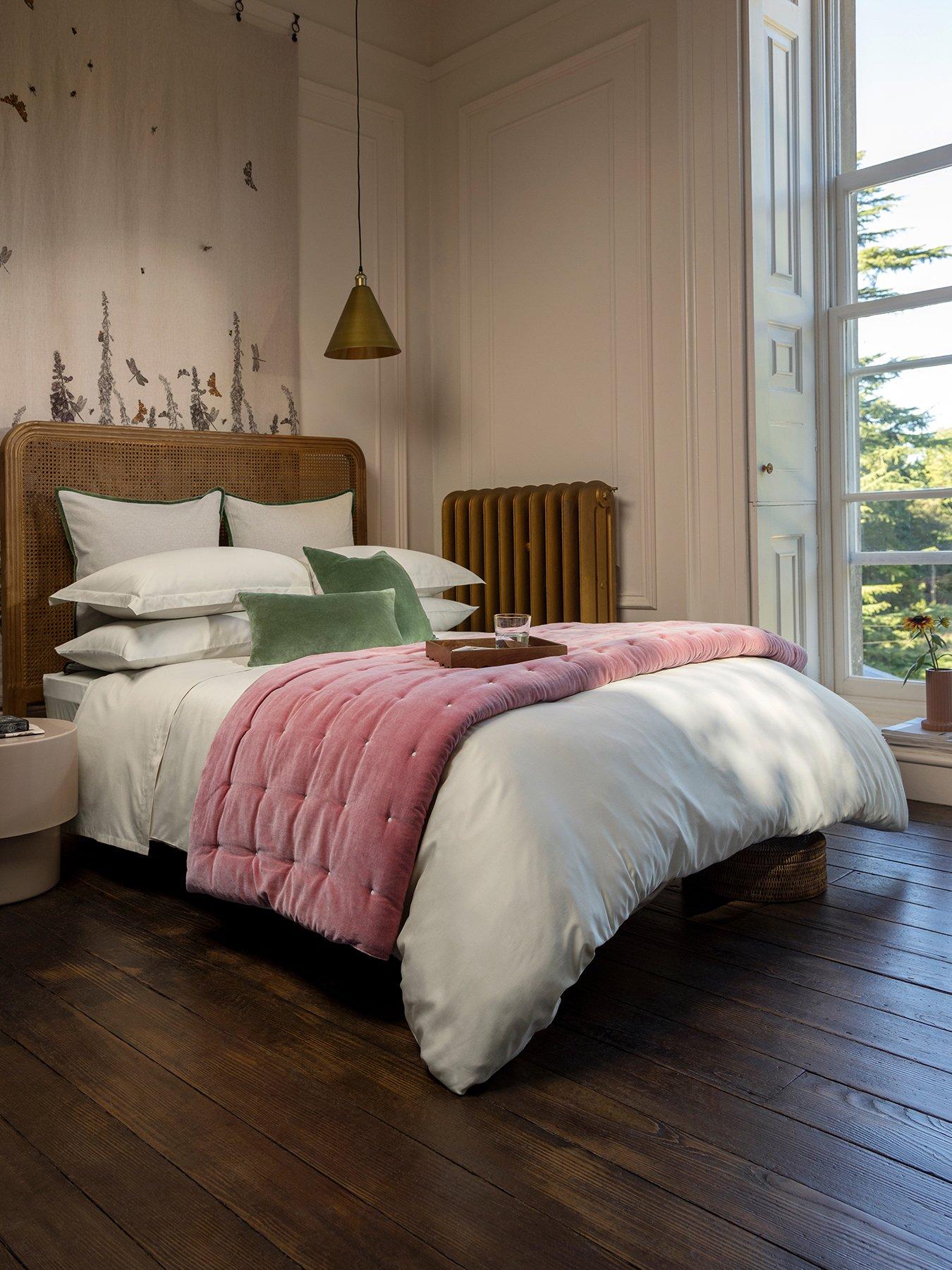 christy-classic-sateen-duvet-set--kingfront