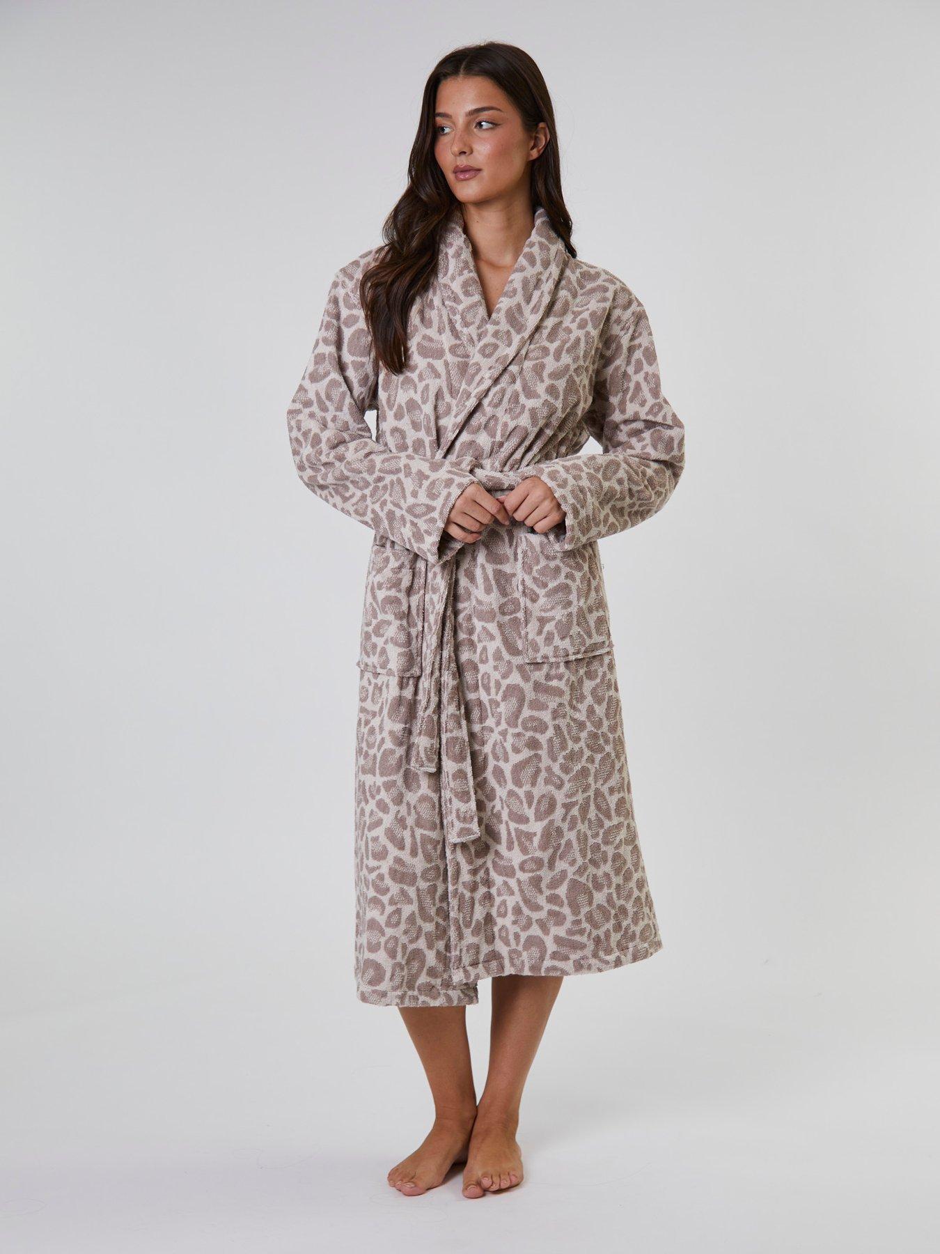 loungeable-leopard-shawl-robe-beigefront