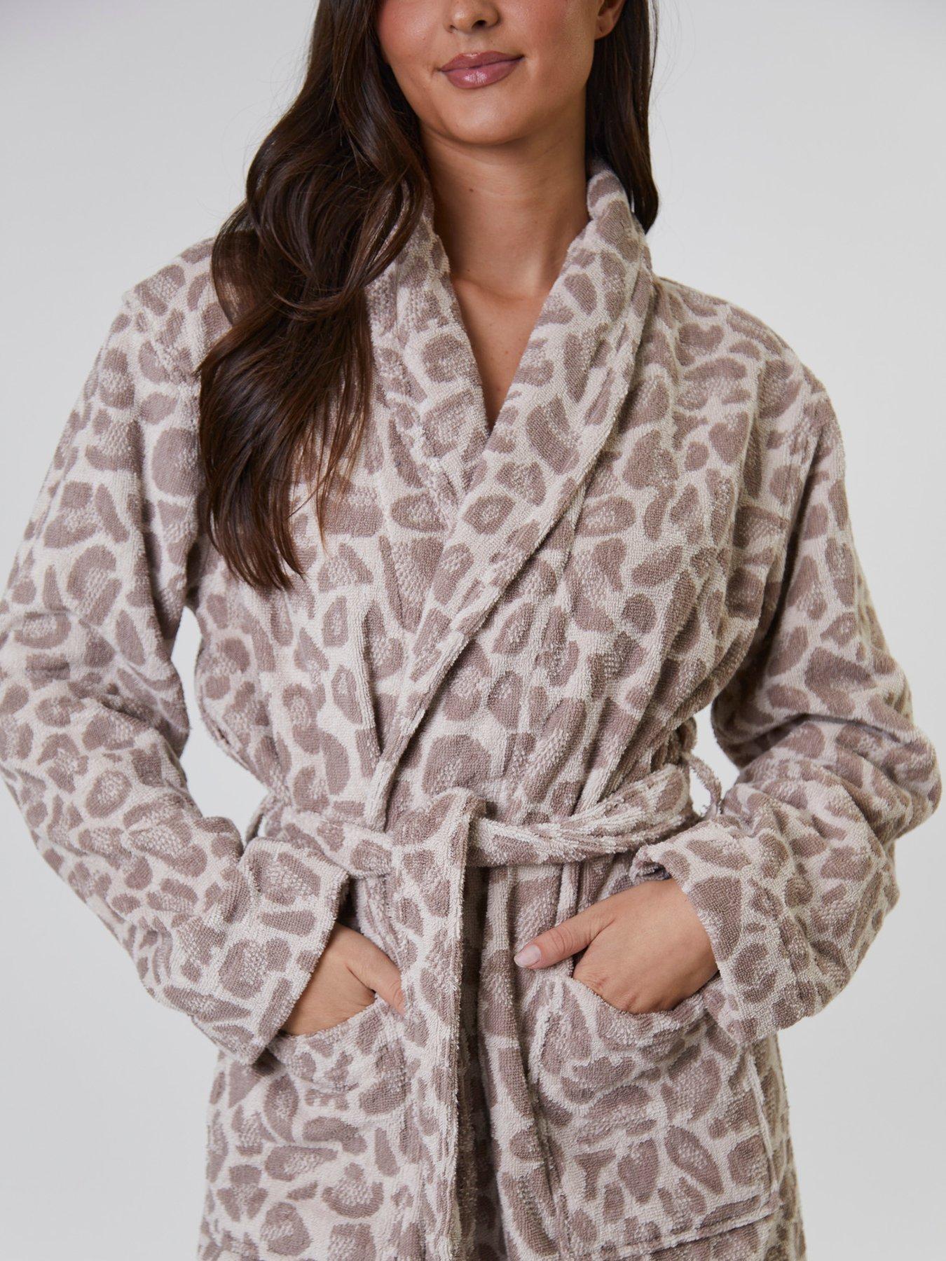 loungeable-leopard-shawl-robe-beigeback