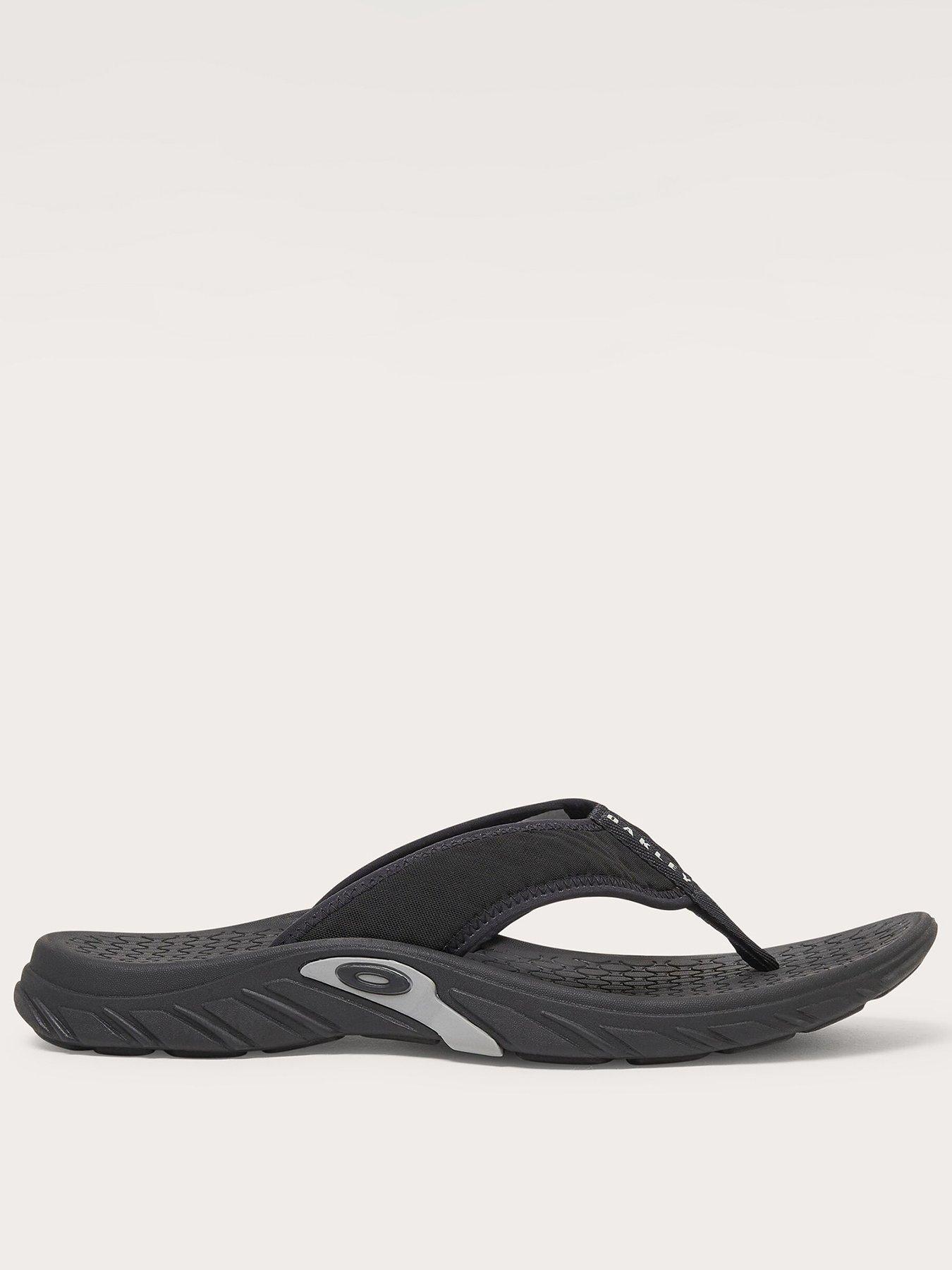 oakley-mens-operative-flip-flops-blackfront