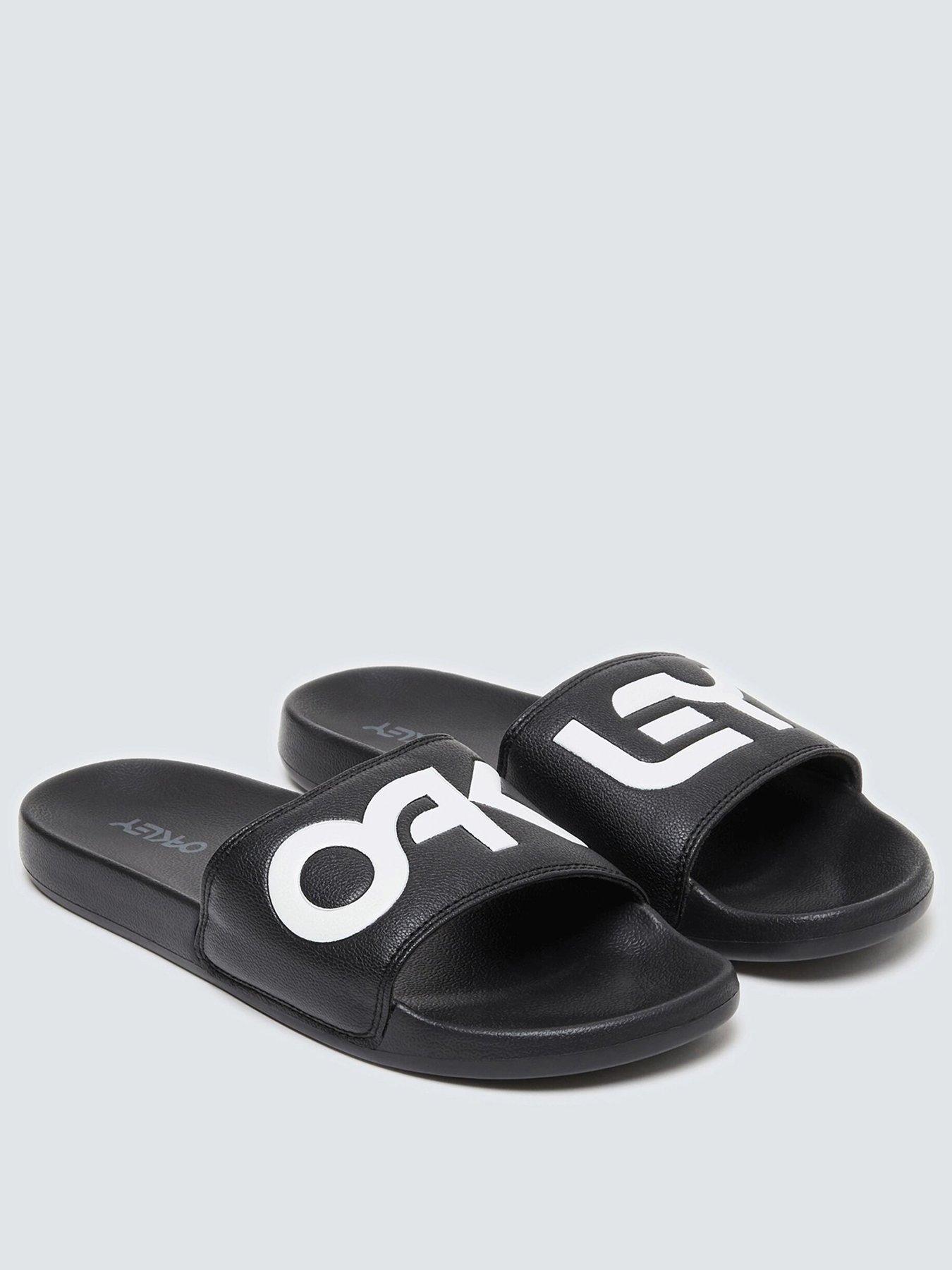 oakley-mens-b1b-20-sliders-blackstillFront