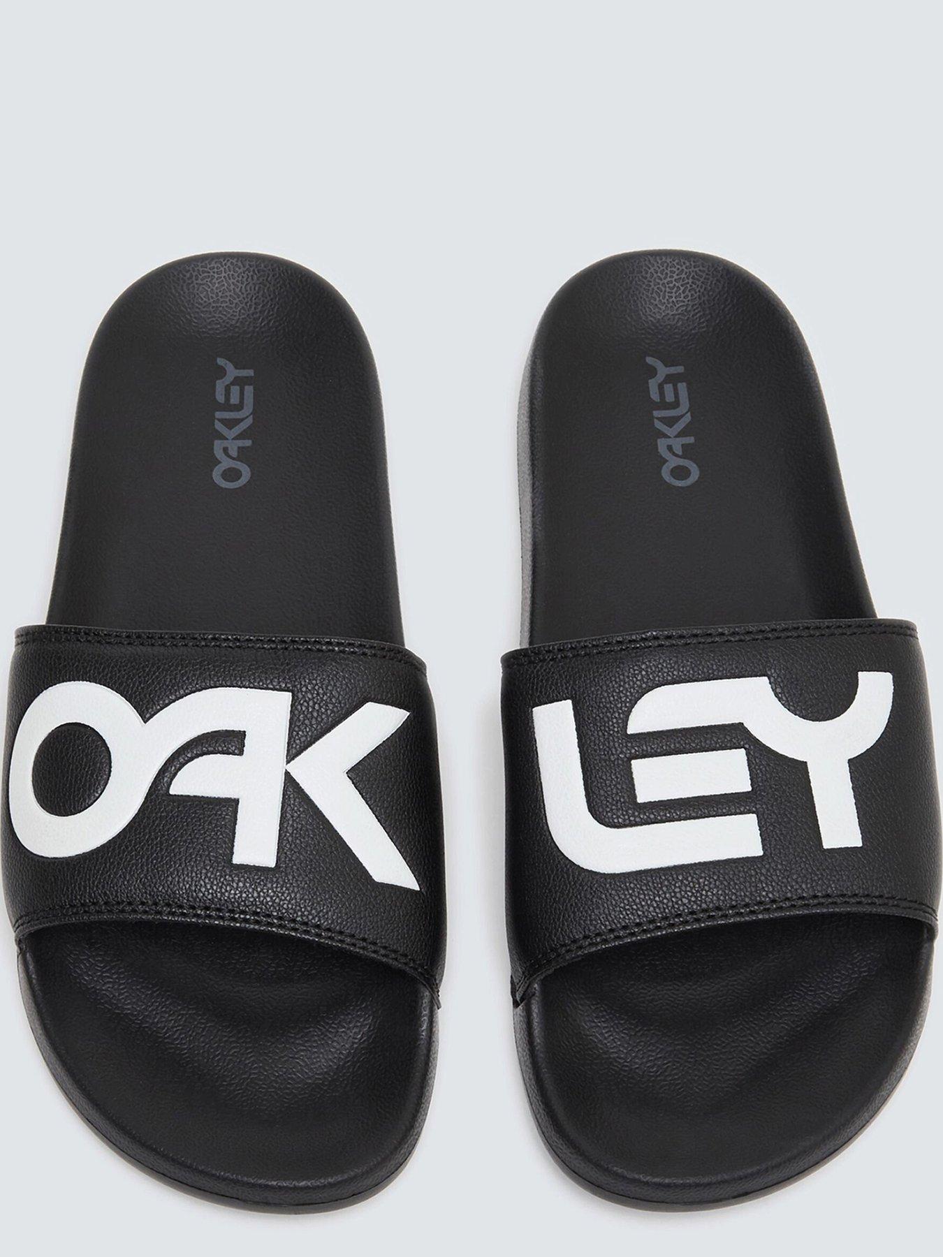 oakley-mens-b1b-20-sliders-blackoutfit