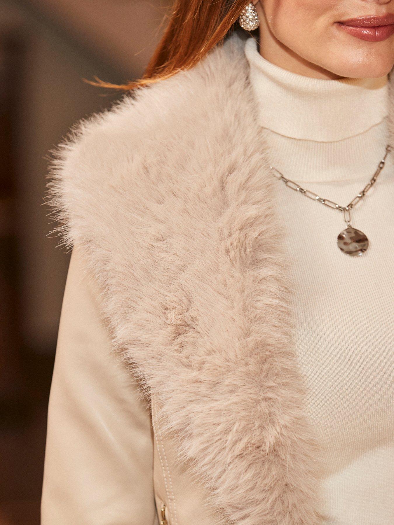 sosandar-faux-leather-biker-jacket-with-faux-fur-trim-beigeoutfit