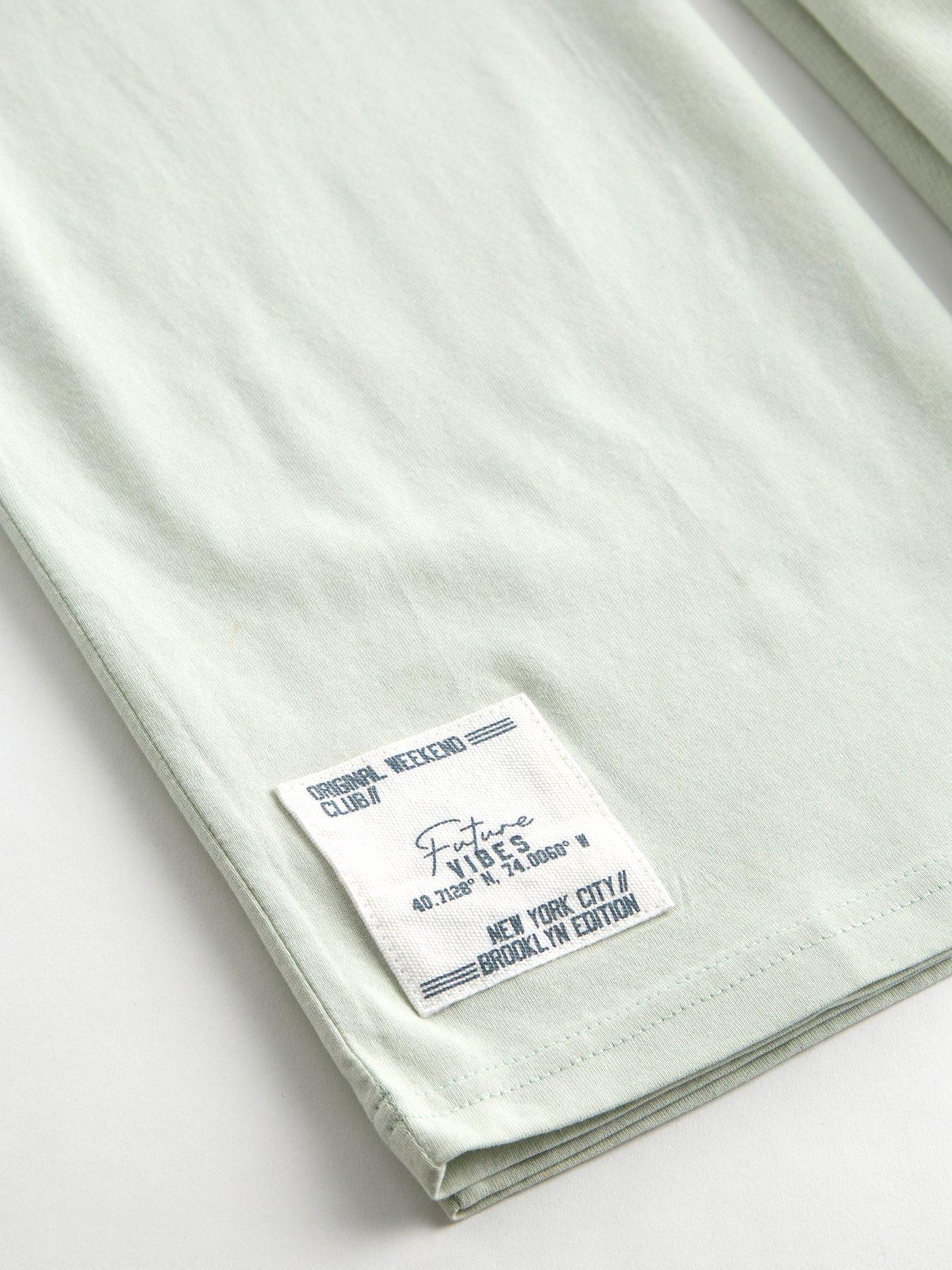 the-very-collection-boys-nyc-back-graphic-short-setdetail