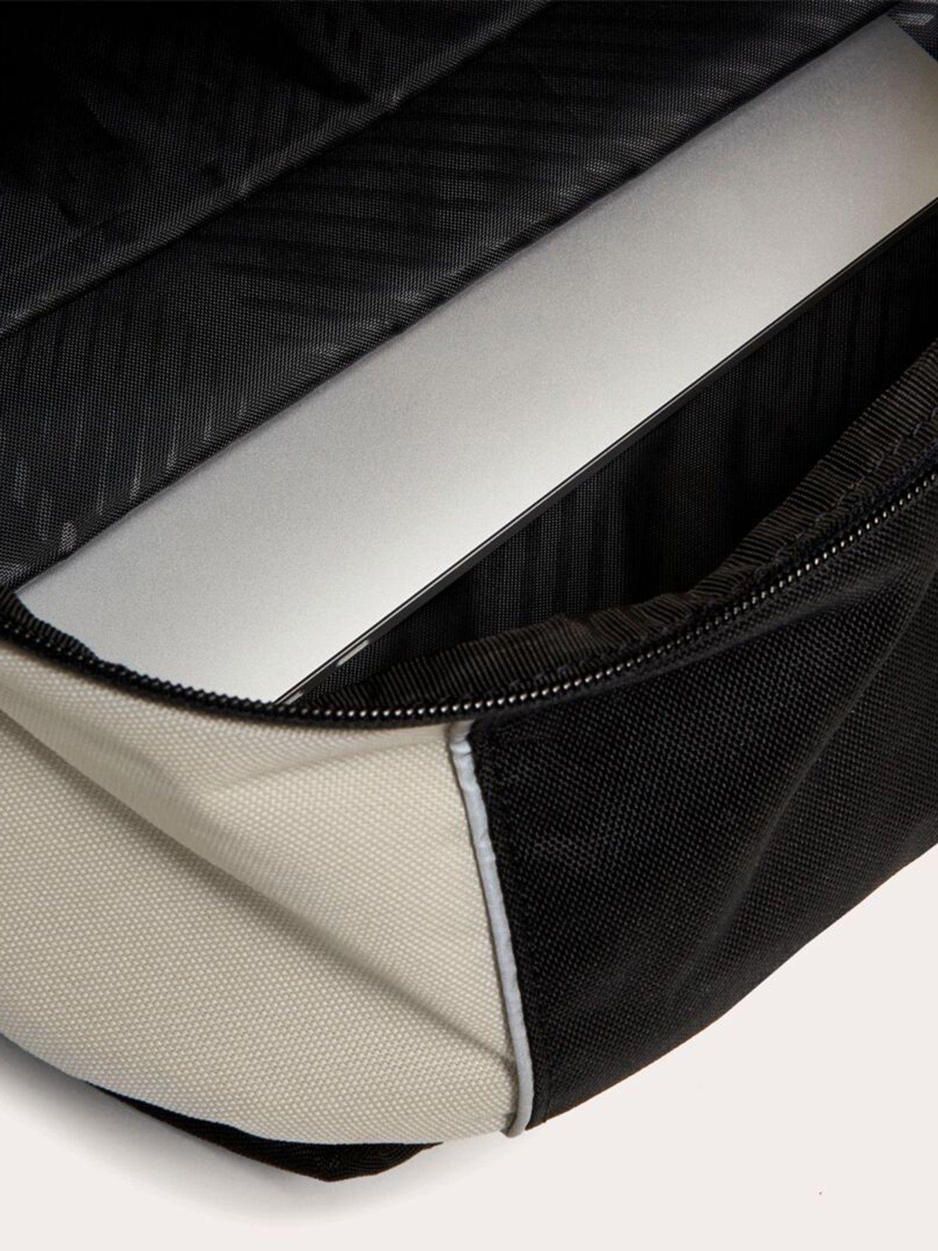 Image 6 of 6 of Oakley Mens Enduro 20L 3.0 Backpack - Black/White
