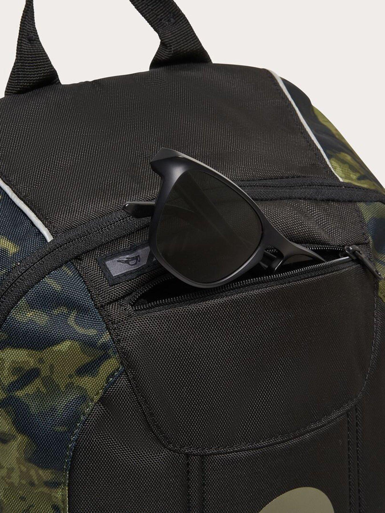 Image 5 of 6 of Oakley Mens Enduro 20L 3.0 Backpack - Black/Green