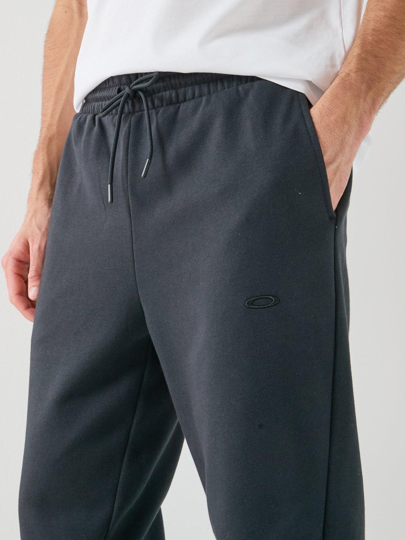 oakley-mens-relax-20-joggers-blackoutfit