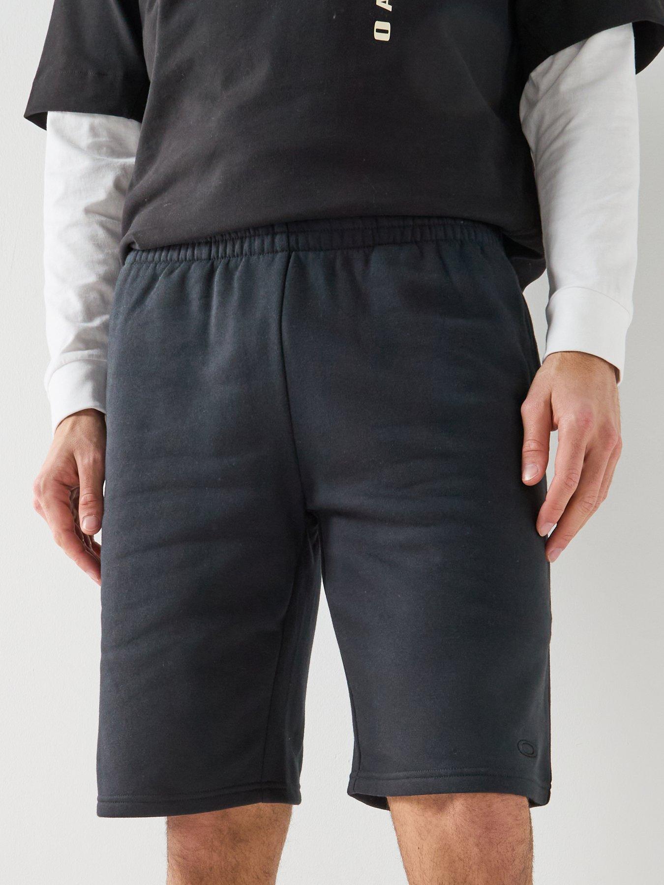 oakley-mens-relax-20-shorts-blackoutfit