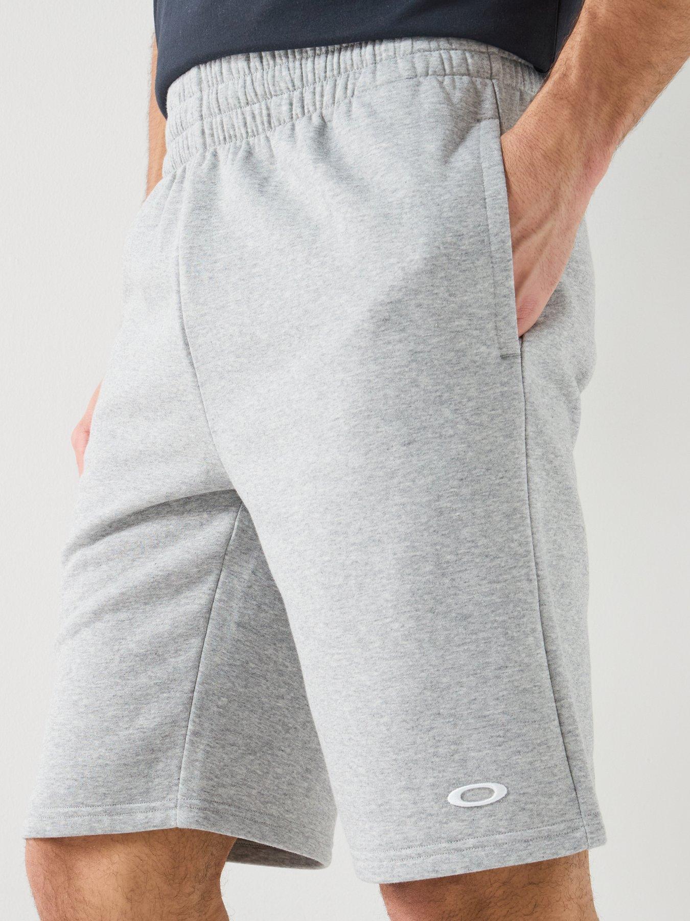 oakley-mens-relax-20-shorts-greyoutfit