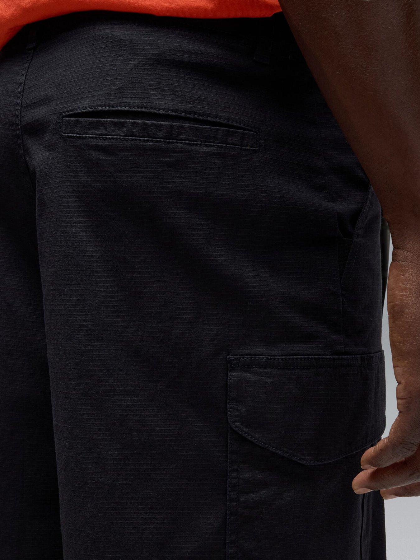 oakley-mens-all-day-cargo-shorts-blackdetail