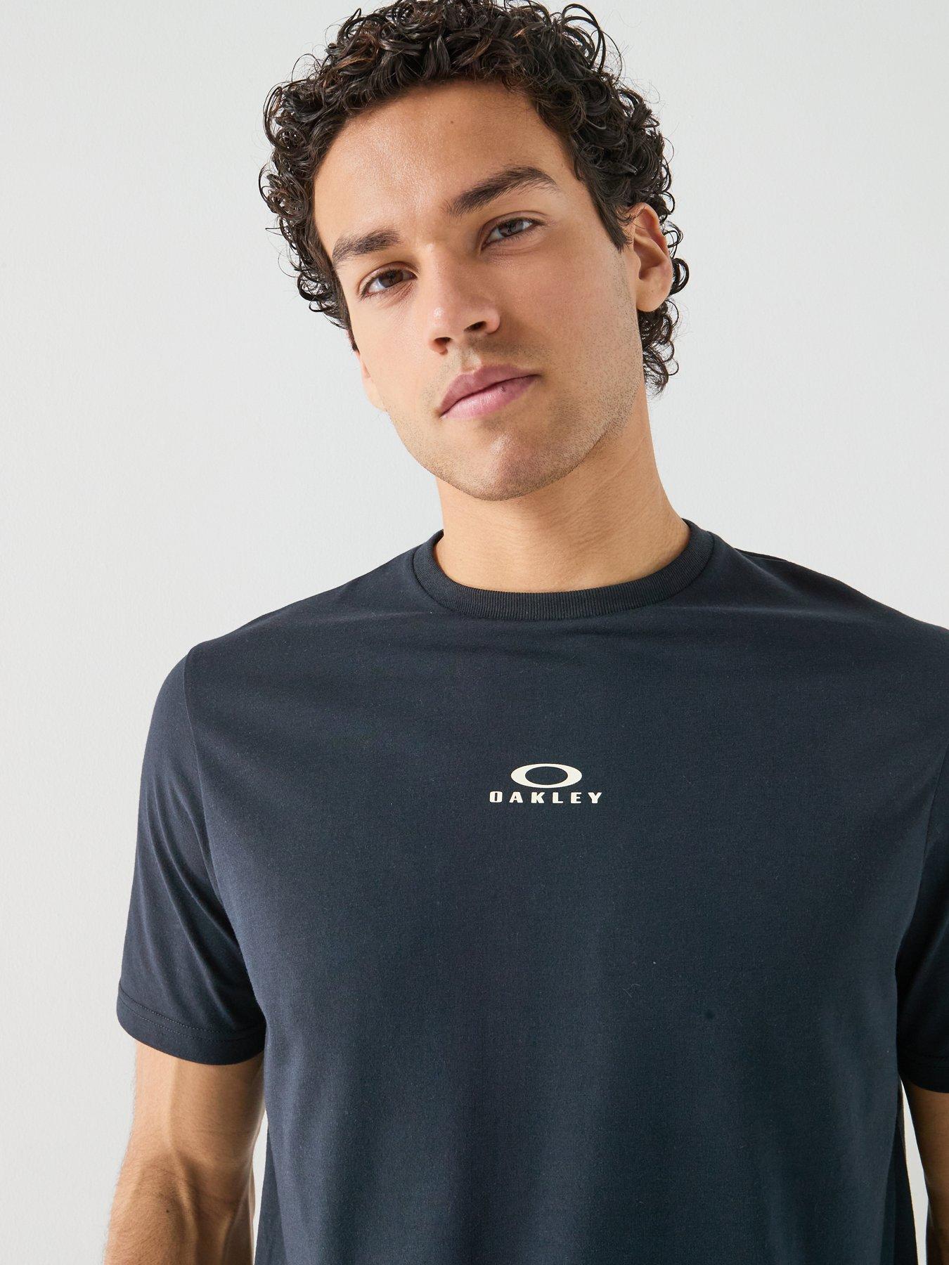 oakley-mens-bark-new-t-shirt-blackoutfit
