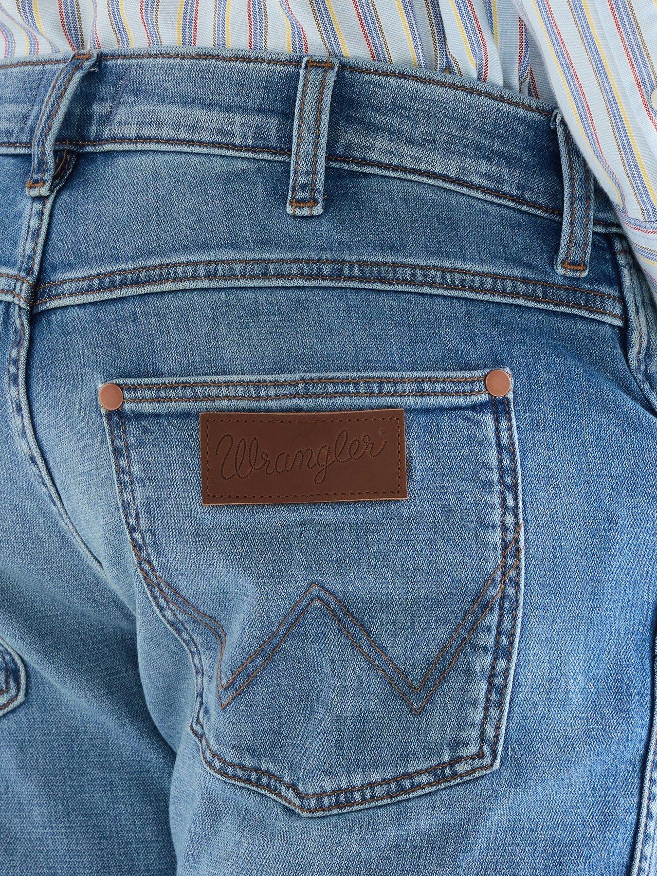 wrangler-greensboro-regular-fit-jeans-light-blueoutfit
