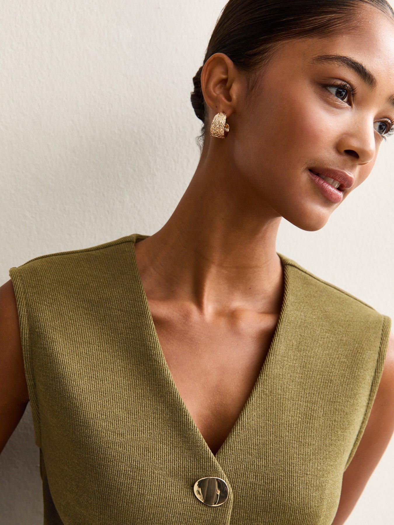 new-look-soft-touch-v-neck-waistcoat-mid-greenoutfit