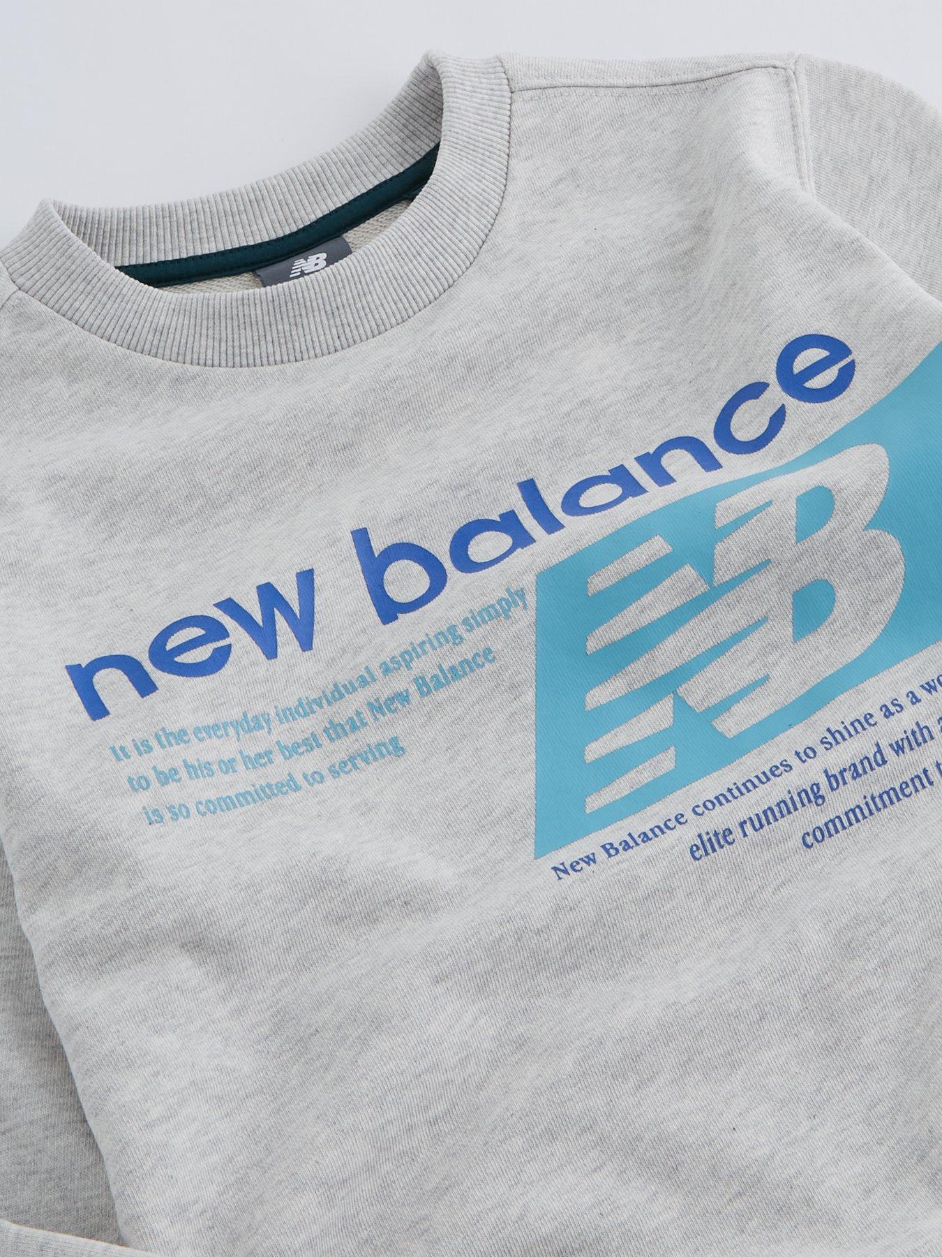new-balance-junior-boys-players-graphic-crew-sweatshirt-greyoutfit