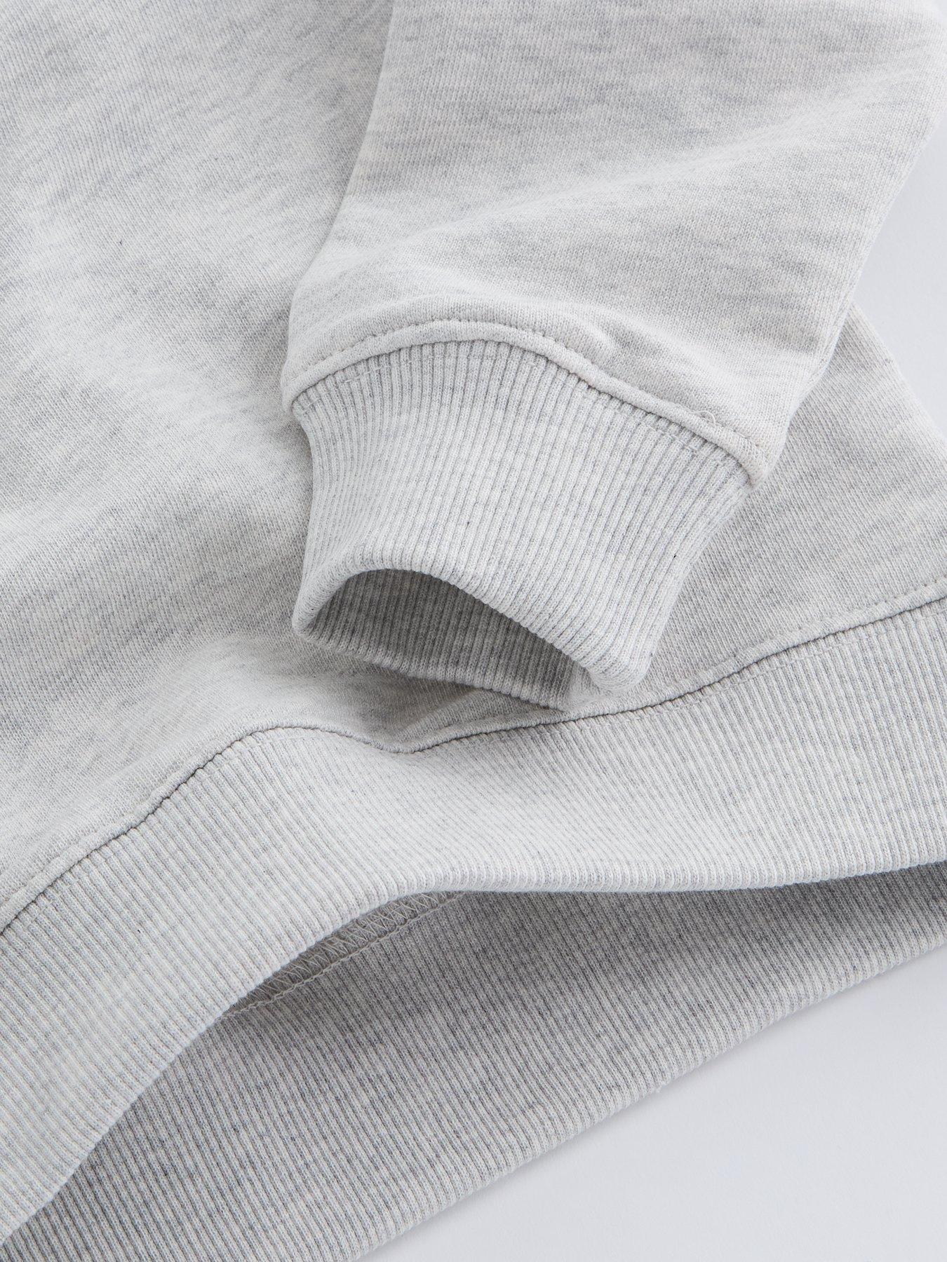 new-balance-junior-boys-players-graphic-crew-sweatshirt-greydetail
