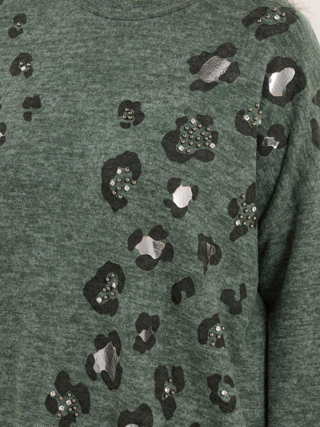 yours-curve-animal-stud-jumper--greenoutfit