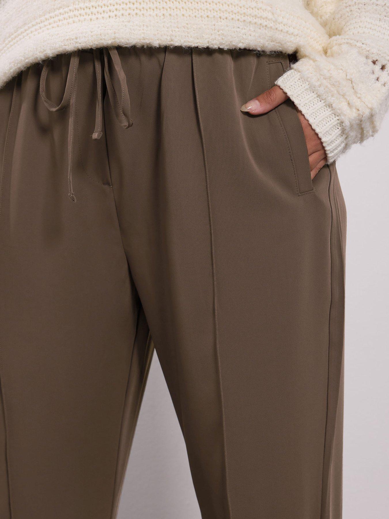 yours-curve-seam-front-straight-leg-trouser-browndetail