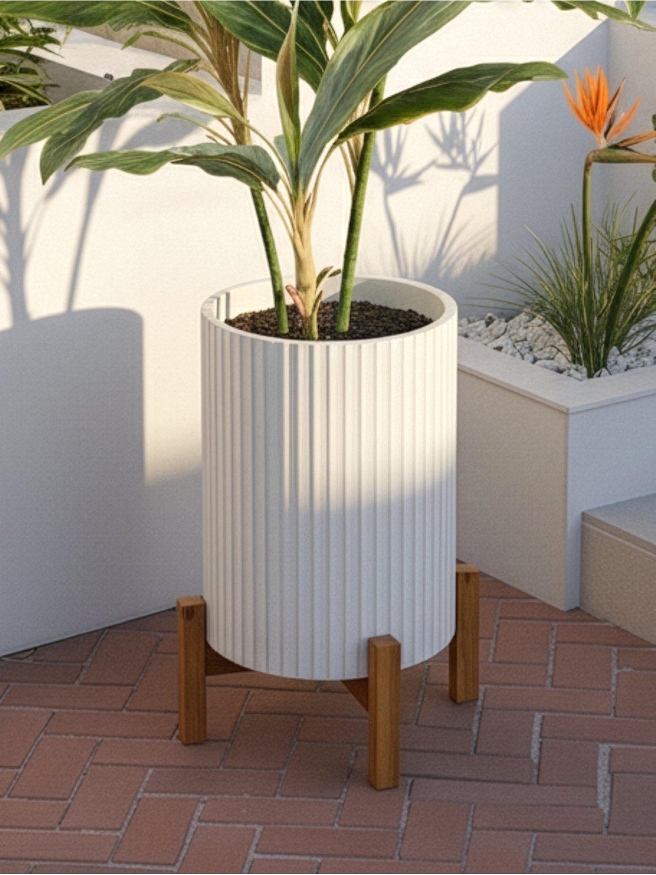 the-very-collection-tall-ribbed-planter-on-stand-30cmfront