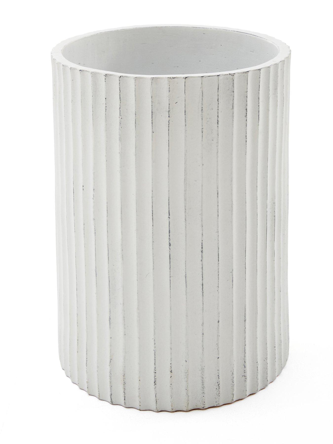 the-very-collection-tall-ribbed-planter-on-stand-30cmback