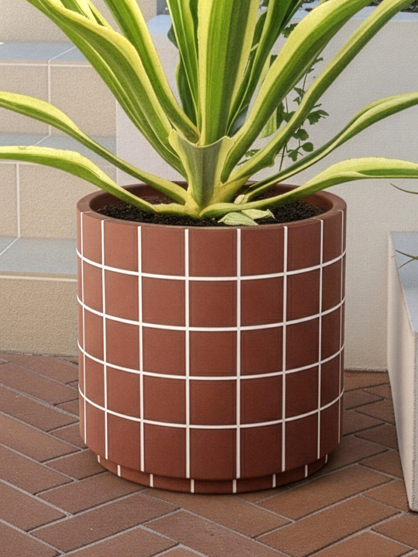 the-very-collection-tiled-grid-planter-27cm--rustfront