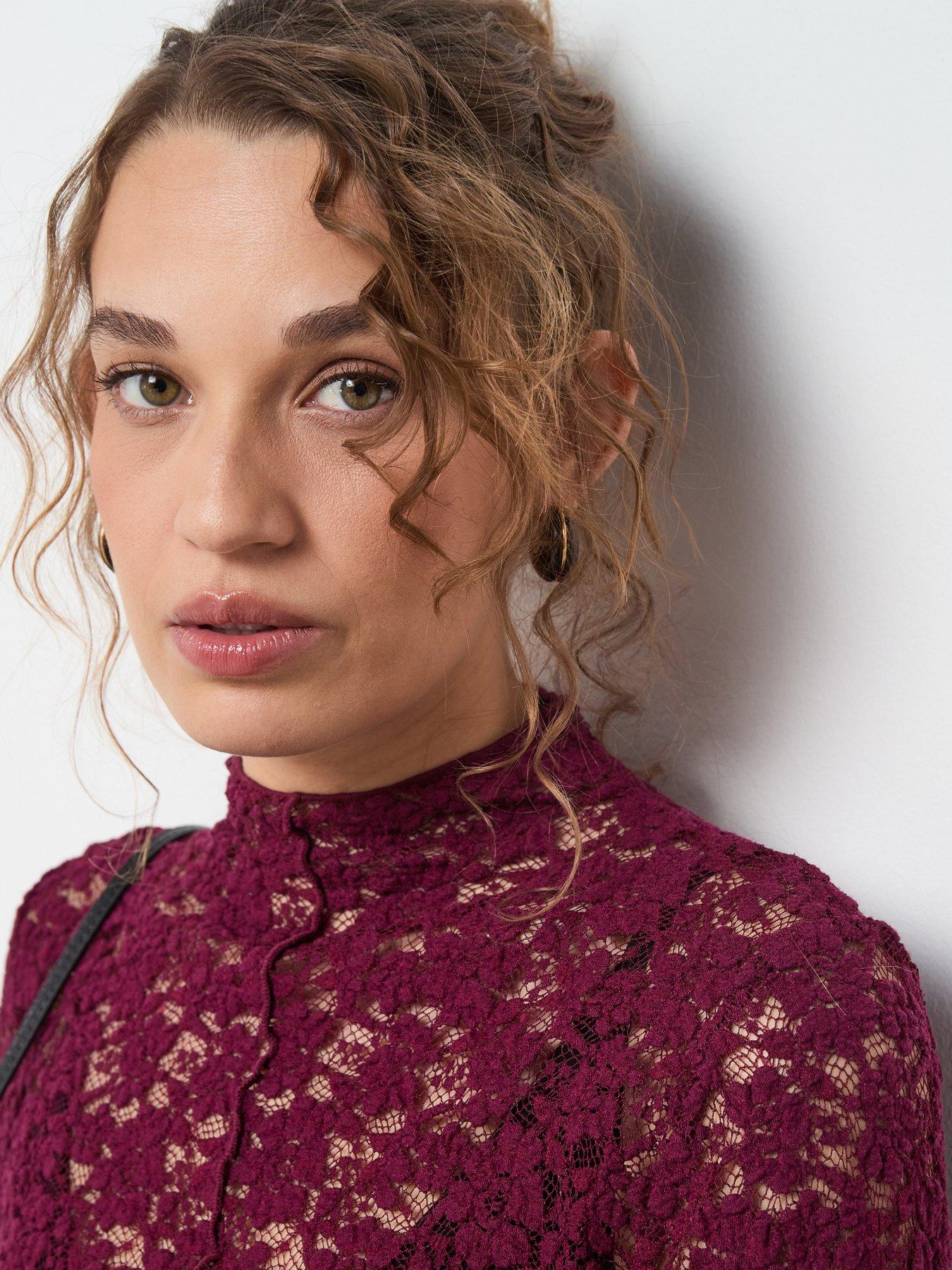 mango-lace-top-with-perkins-collar-redoutfit