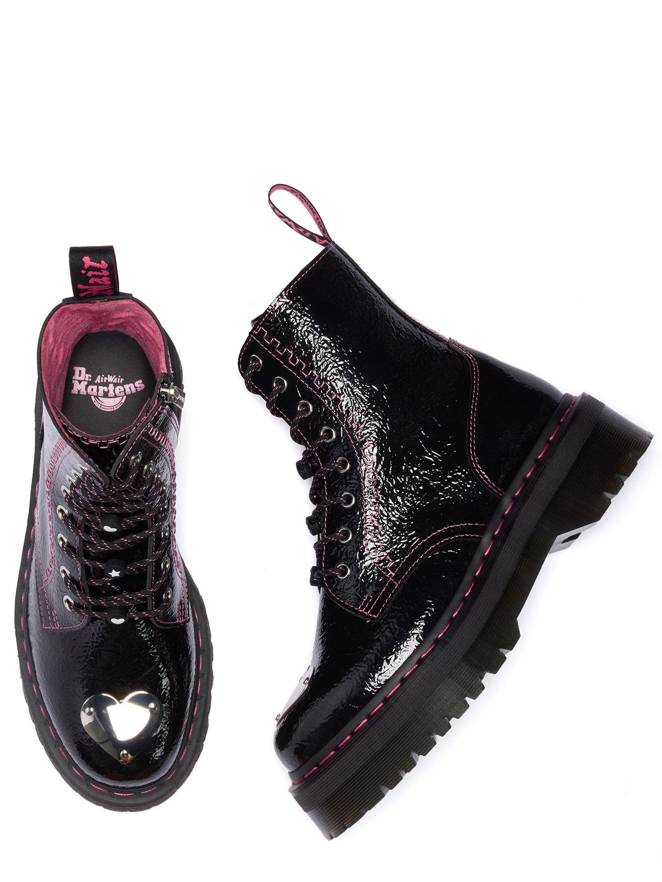 dr-martens-jadon-8-eye-distressed-leather-platform-boots-blackoutfit