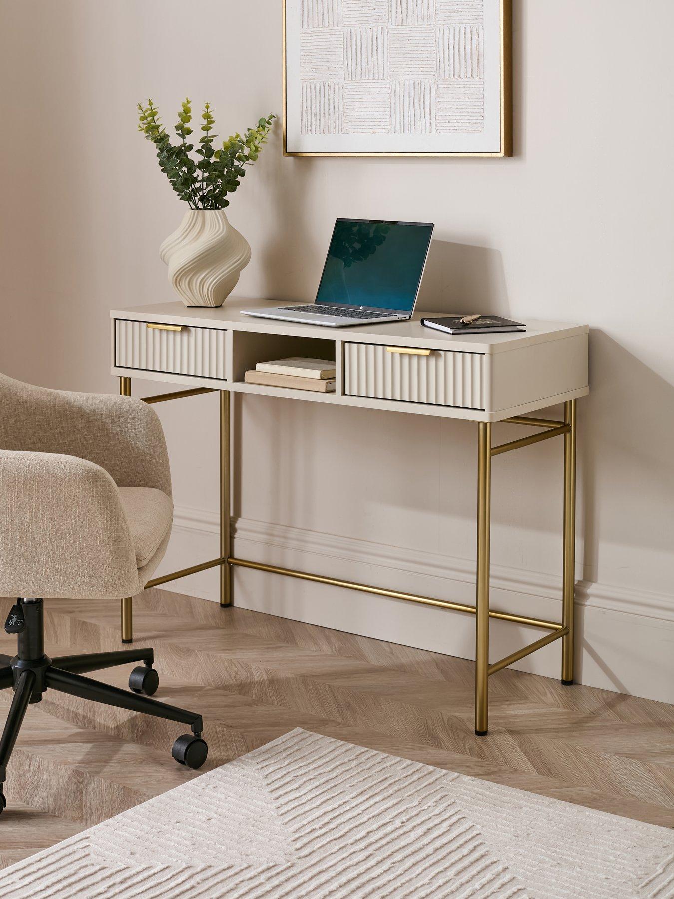 the-very-collection-cora-deskfront