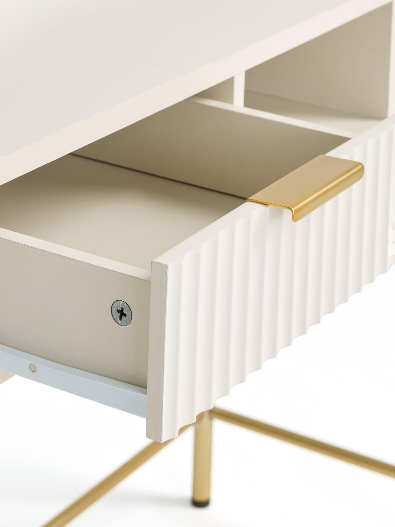 the-very-collection-cora-deskdetail