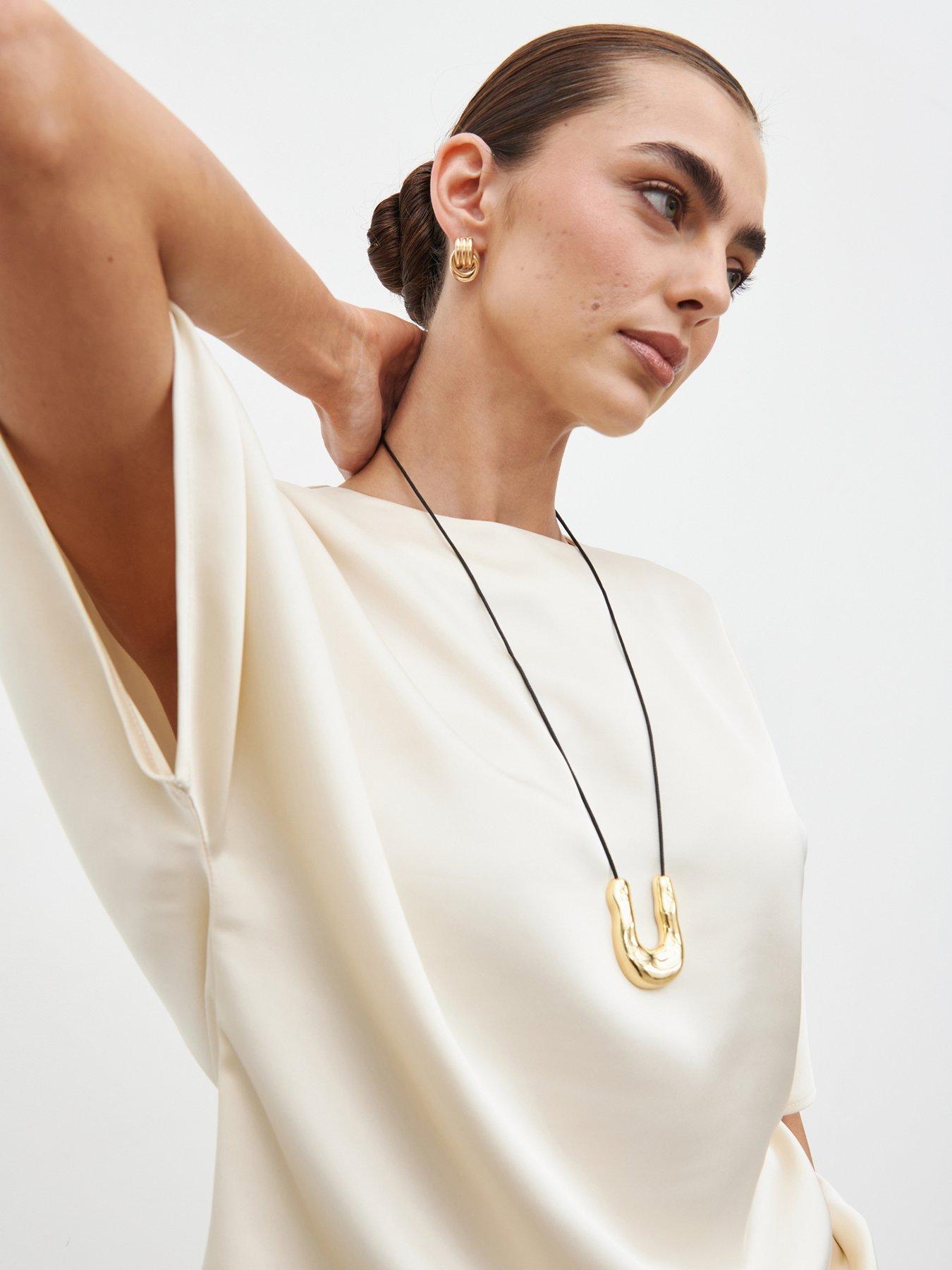 Pretty Lavish Breya Boxy Satin T-Shirt - Oyster