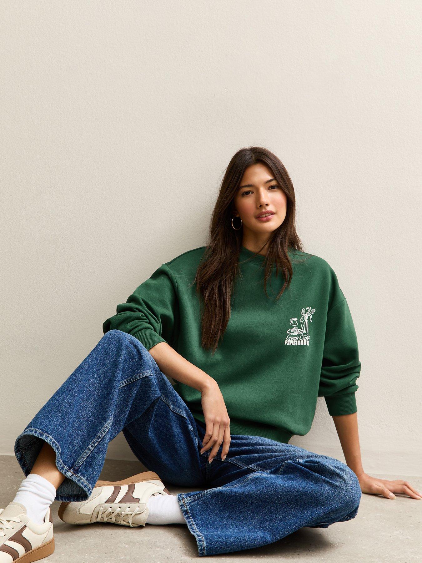 new-look-green-le-petit-cafe-logo-print-sweatshirtoutfit