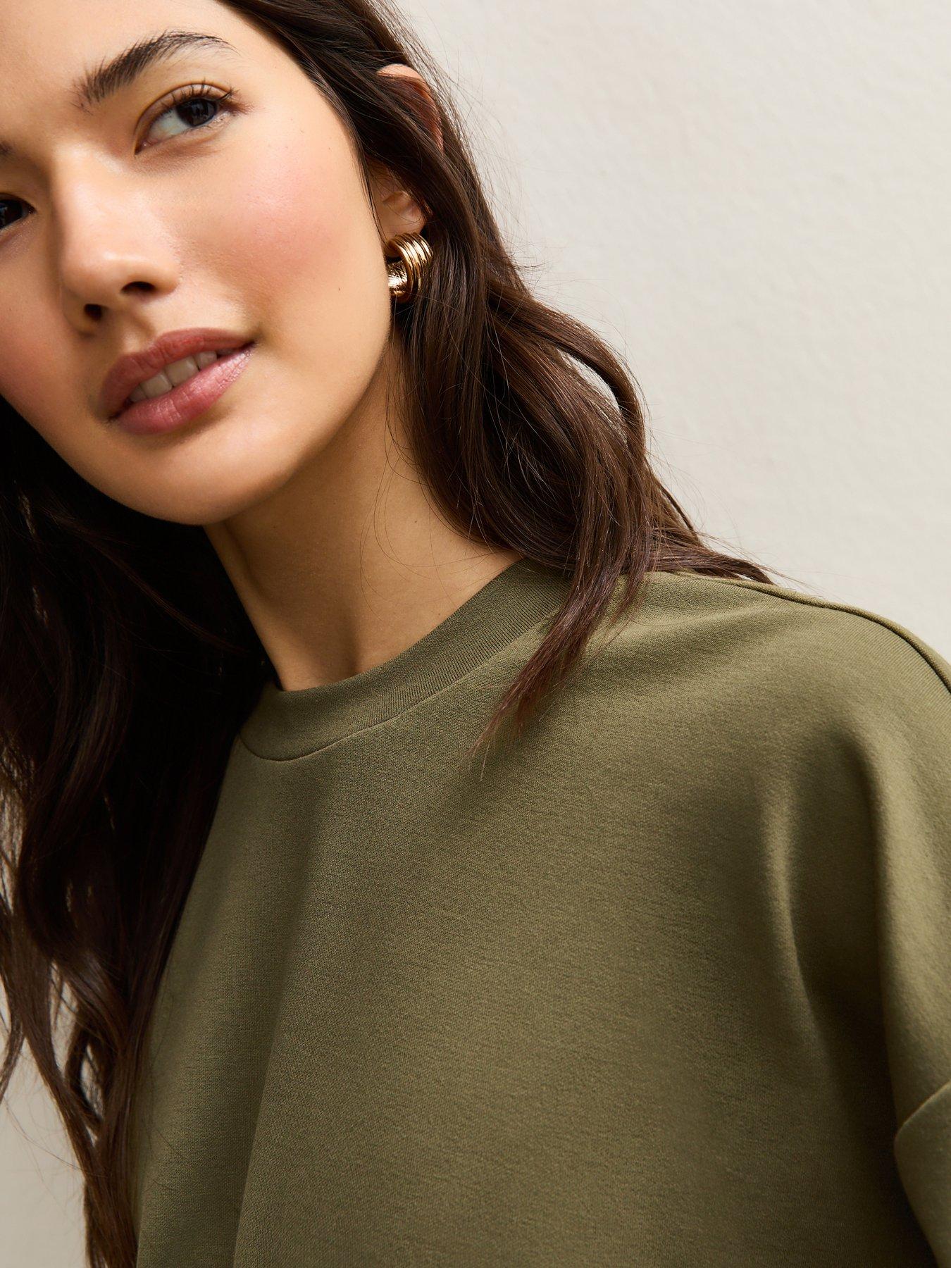 new-look-dark-khaki-bubble-hem-sweatshirtoutfit