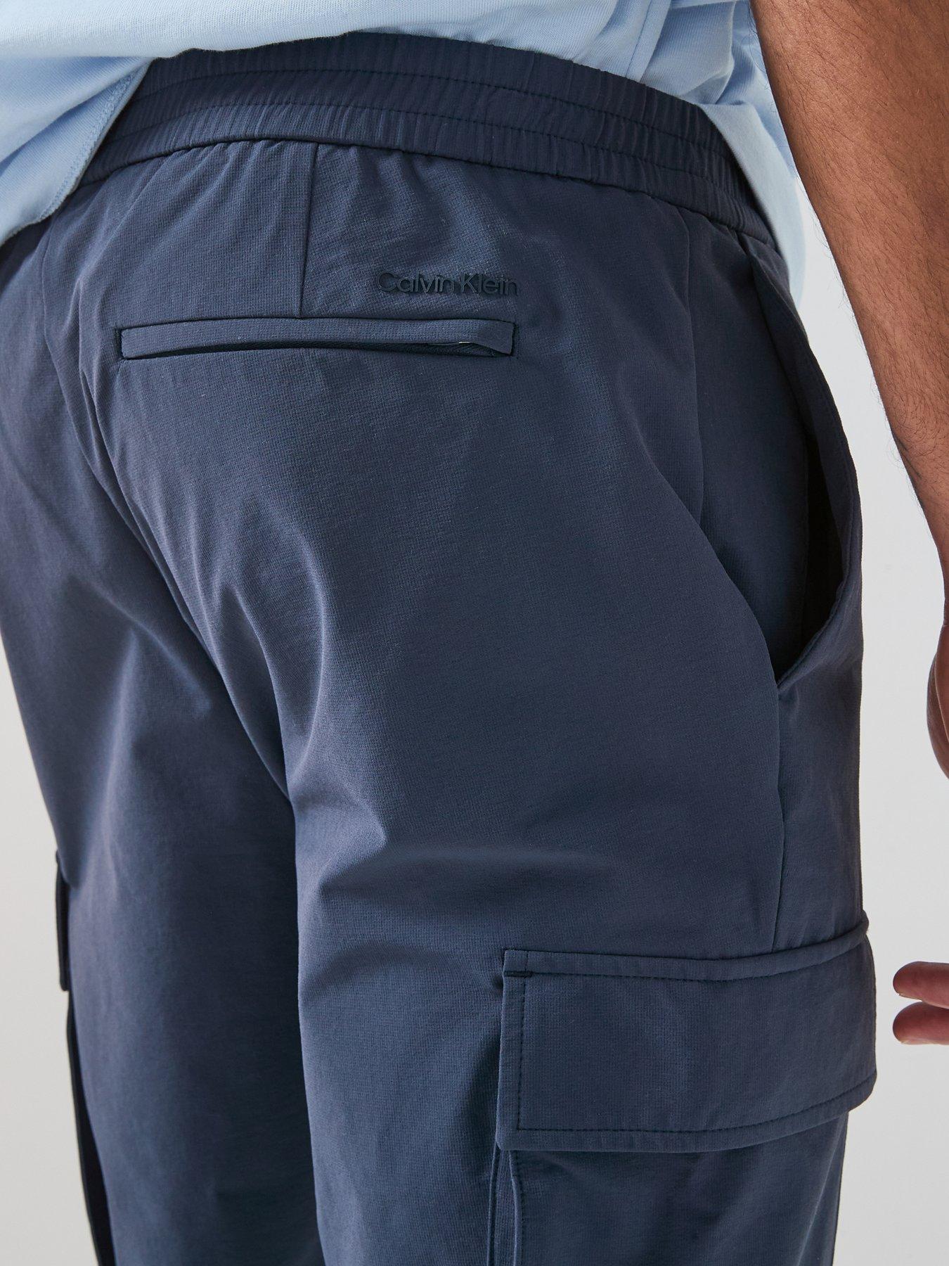 calvin-klein-tech-dobby-cargo-pants-blueoutfit