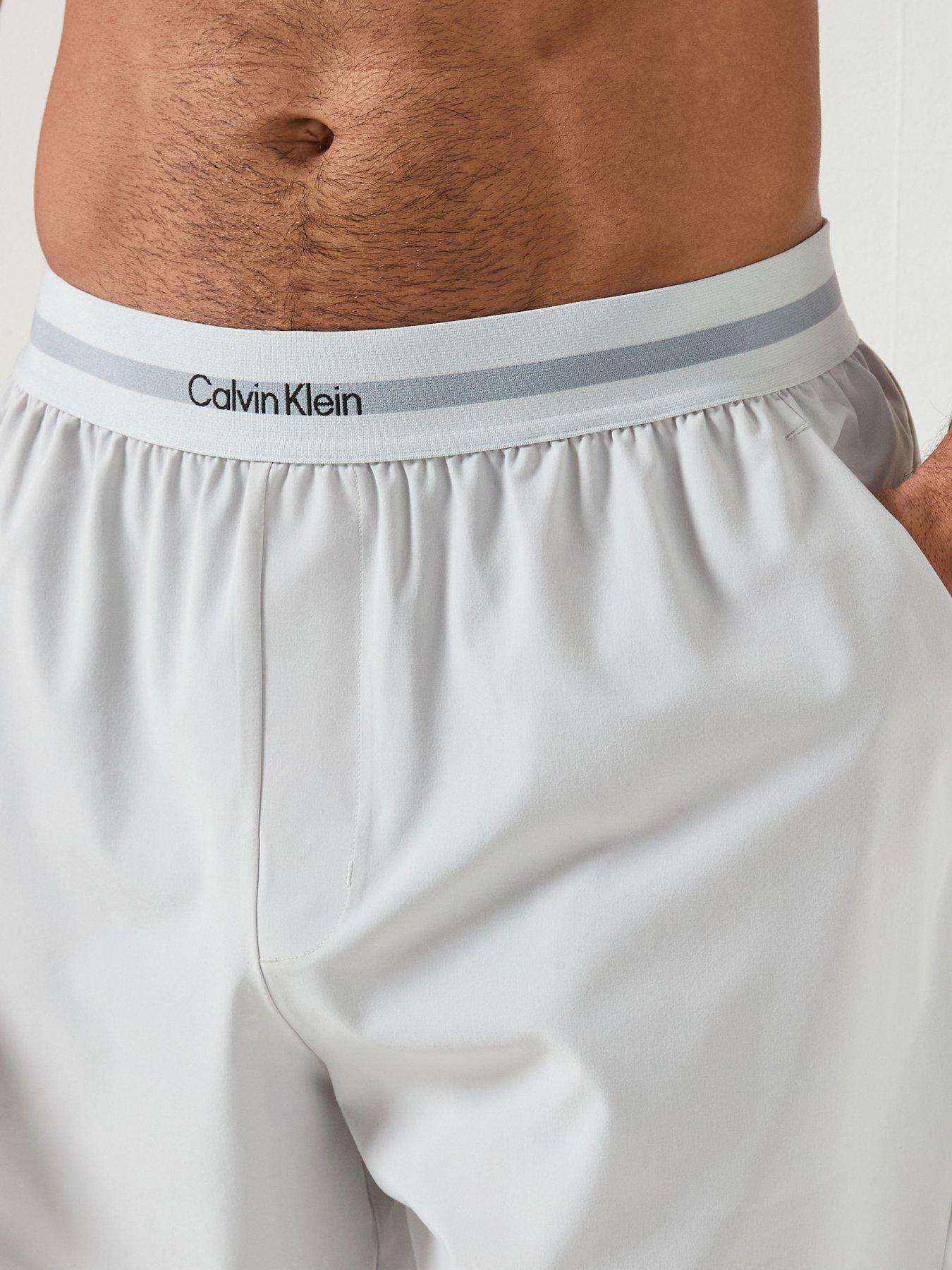 calvin-klein-sport-work-out-woven-shorts-quiet-greyoutfit