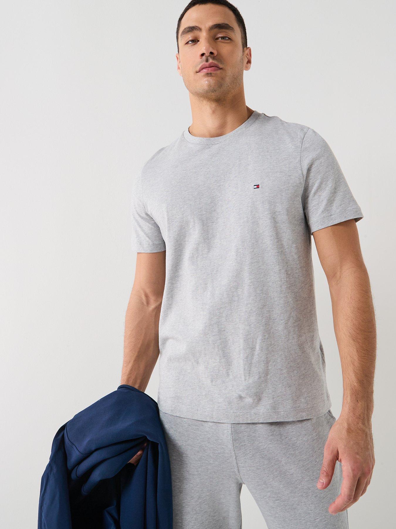 tommy-hilfiger-regular-fit-essential-flag-logo-t-shirt-greyoutfit