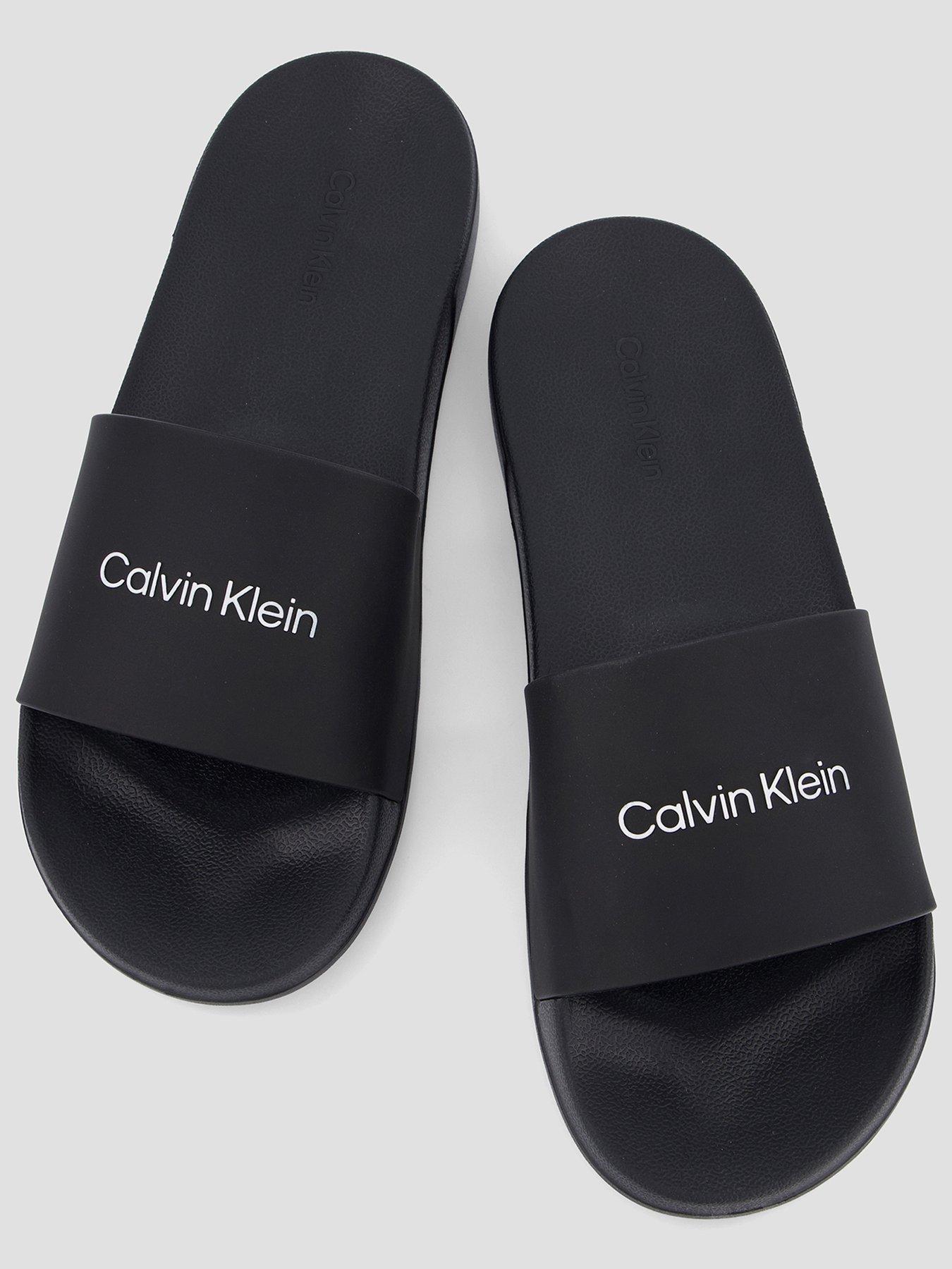 calvin-klein-essential-monobrand-slider-blackoutfit