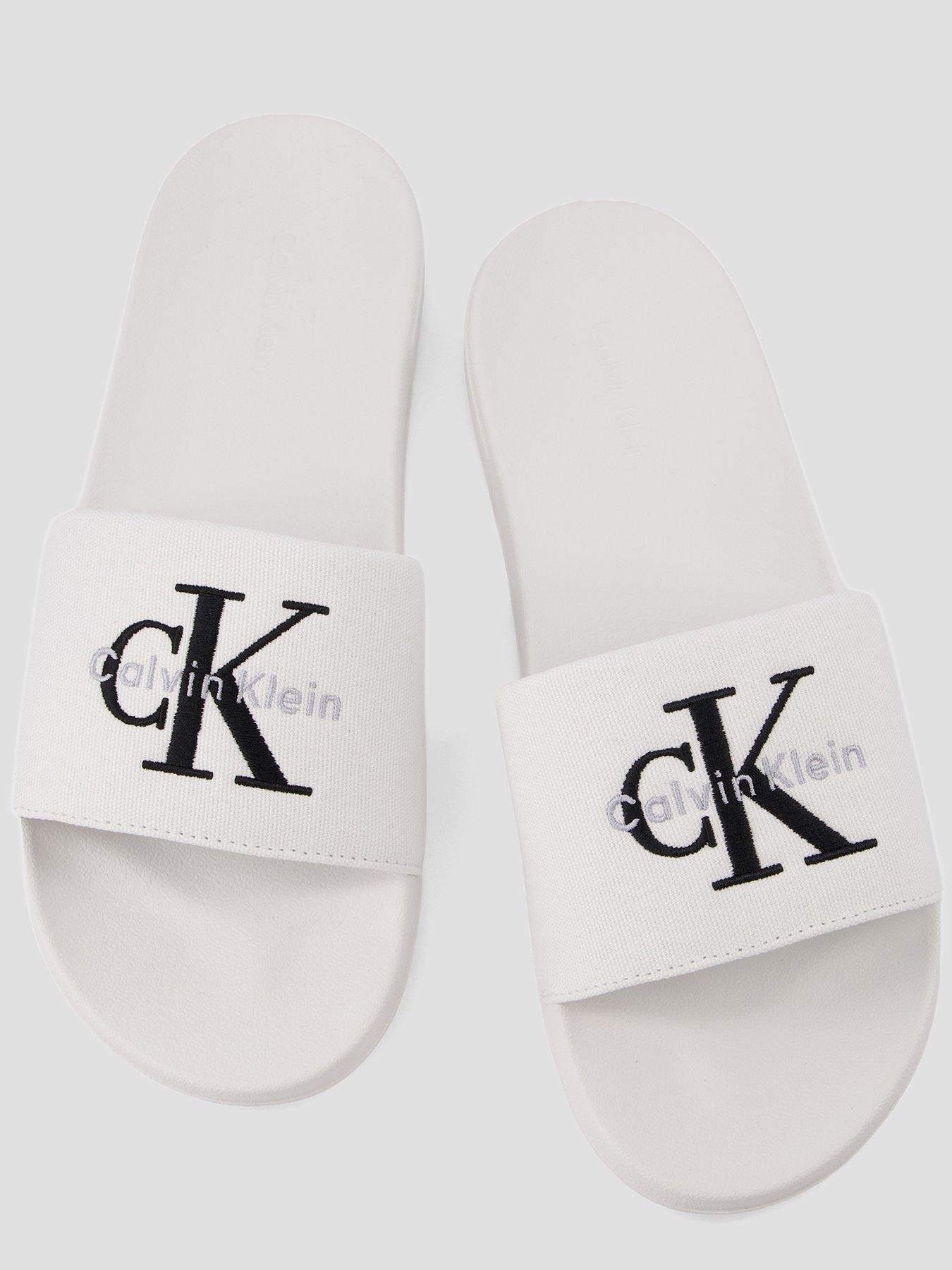 calvin-klein-essential-slider-whiteoutfit