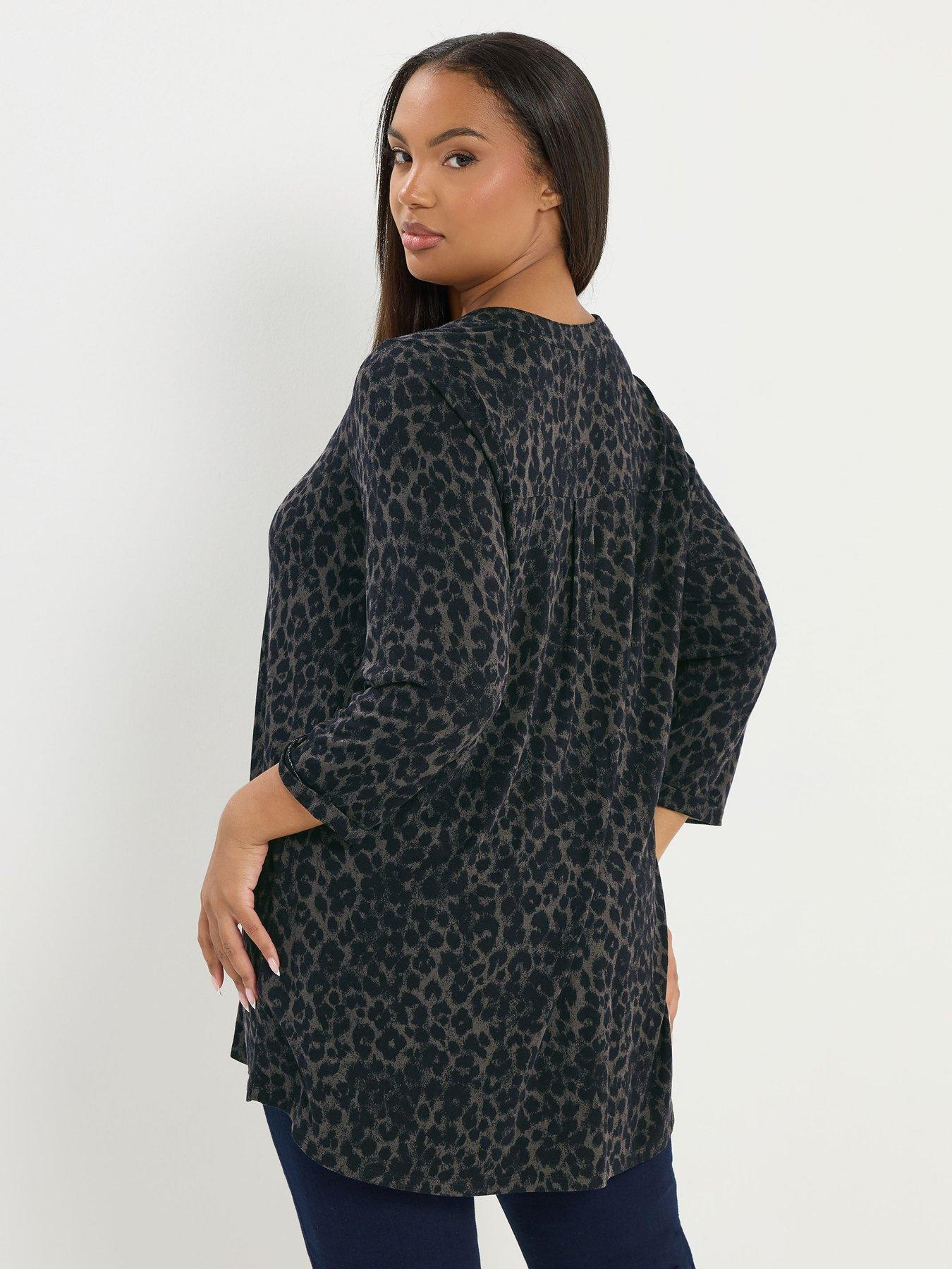 Image 2 of 5 of Yours Curve 3/4 Sleeve Placket Top - Green