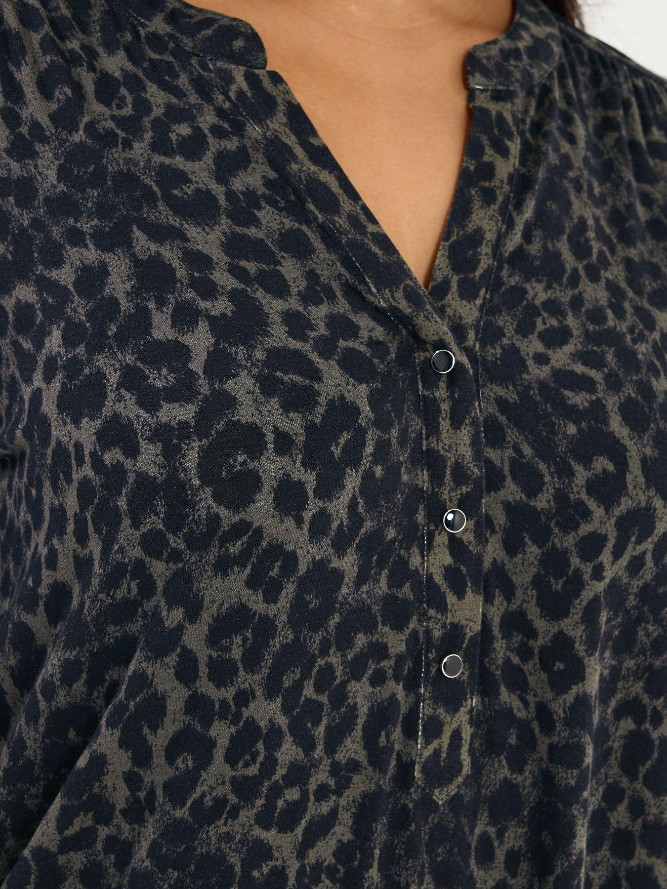 Image 4 of 5 of Yours Curve 3/4 Sleeve Placket Top - Green