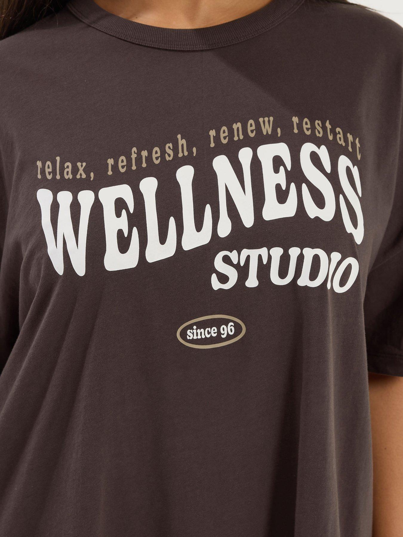 yours-curve-wellness-studio-active-t-shirt-brownoutfit