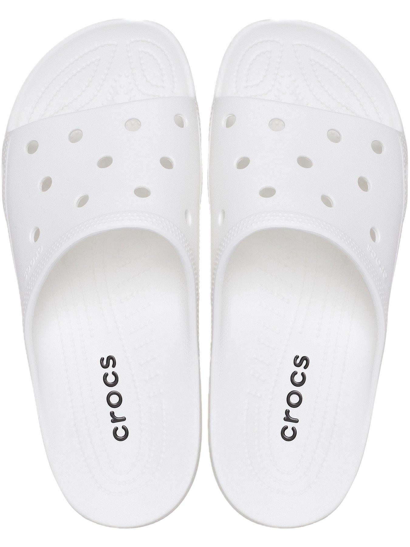 crocs-classic-slide-whiteoutfit