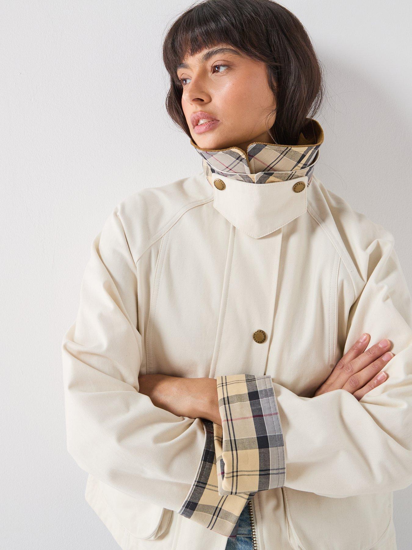 barbour-cropped-beadnell-casual-jacket-beigeoutfit