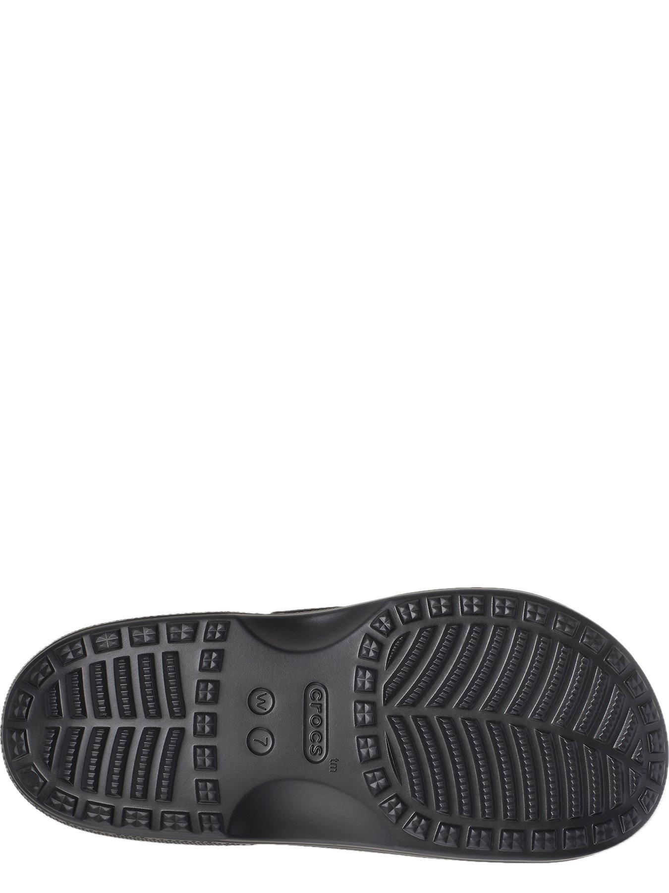 crocs-classic-buckle-sandal-blackdetail